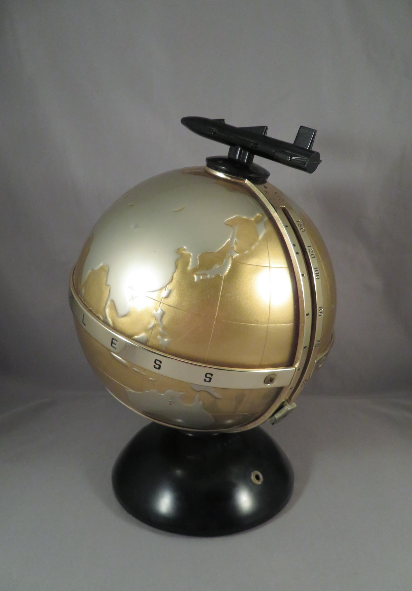 1964 Peerless Six Atomic Globe Transistor Radio GL-650: Manufacturer: New Hope Company Year of Manufacture: 1964 Location of Manufacture: Osaka, Japan Dimensions: 9"(h) Weight: 2 lbs. 6 oz. For your consideration is a fantastic WORKING Peerless GL-650 tran