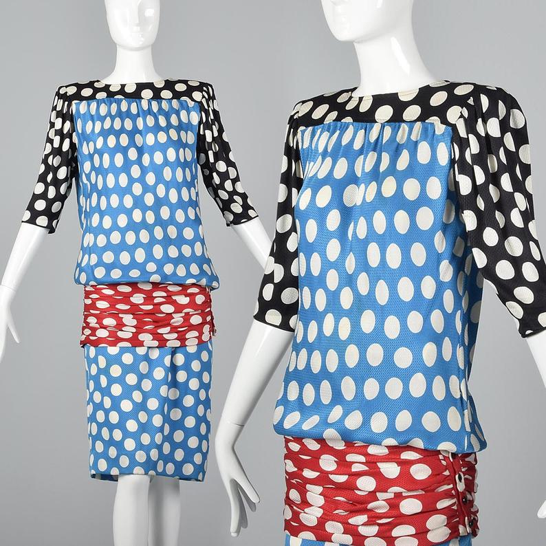 1980s Emmanuel Ungaro Silk Keyhole Back Polka Dot Dress: Designer: Emmanuel Ungaro Location of Manufacture: Paris, France Period of Manufacture: 1980's Size: 8 Length: 49" when not bloused (as in pictures) Shoulders: 16 1/2" For your consideration is a beau