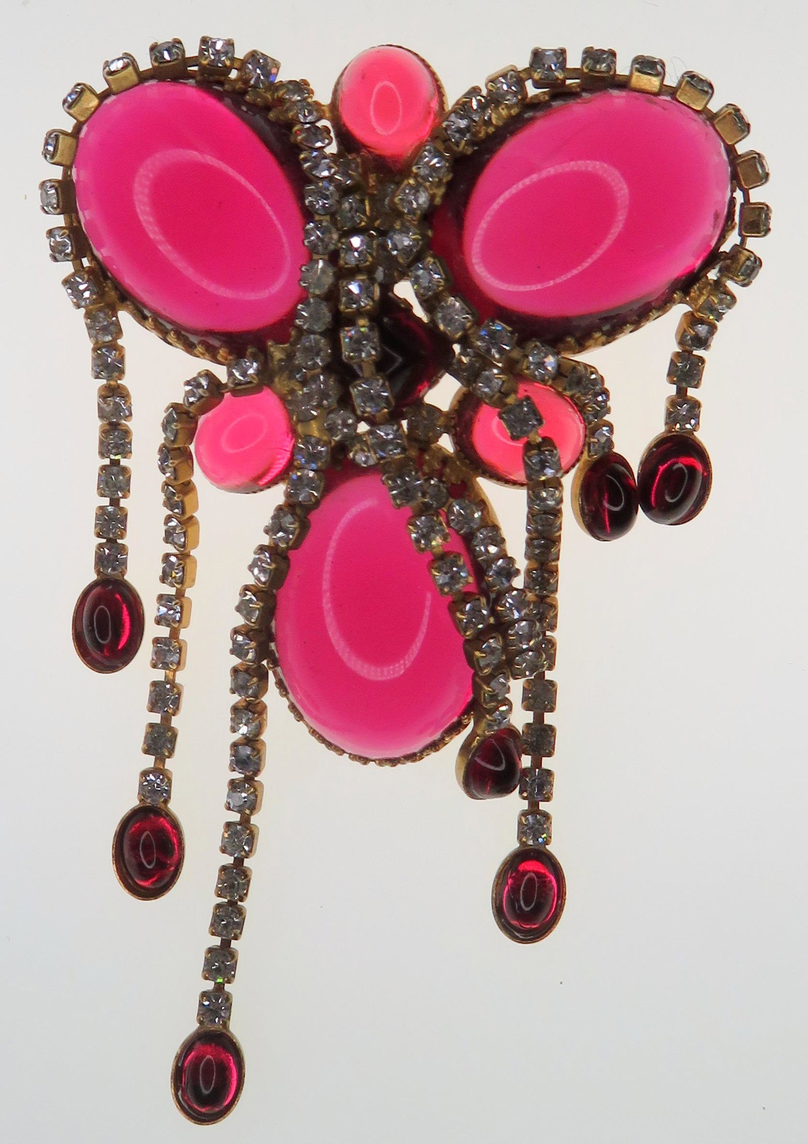 Rare Hattie Carnegie Large Mogul Ruby Cabochon Brooch: Designer: Hattie Carnengie Period of Manufacture: mid-20th Century Dimensions of Brooch: 3 1/2"(l) x 2"(w) Largest Cabochon Dimensions (each): 1"(l) x 7/8"(w) Weight: 2 ounces For your consideration i