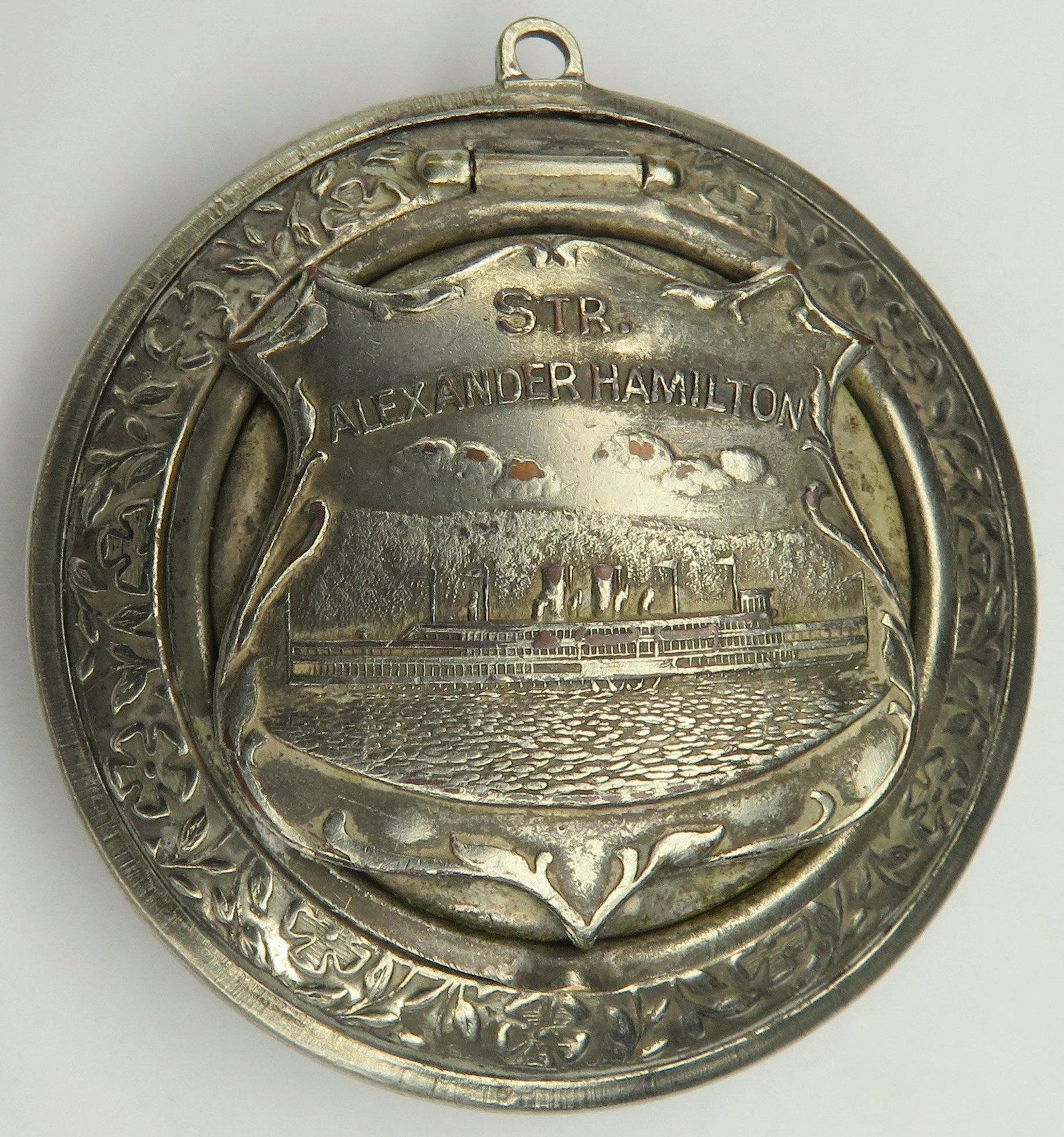 Steamship Alexander Hamilton Silver Makeup Compact: Steamship Line: Hudson River Day Line Vessel: PS Alexander Hamilton Service Area: Hudson River Valley, New York Period of Service: 1924 - 1971 Period of Manufacture: c.1924 Dimensions: 2" diameter Wei