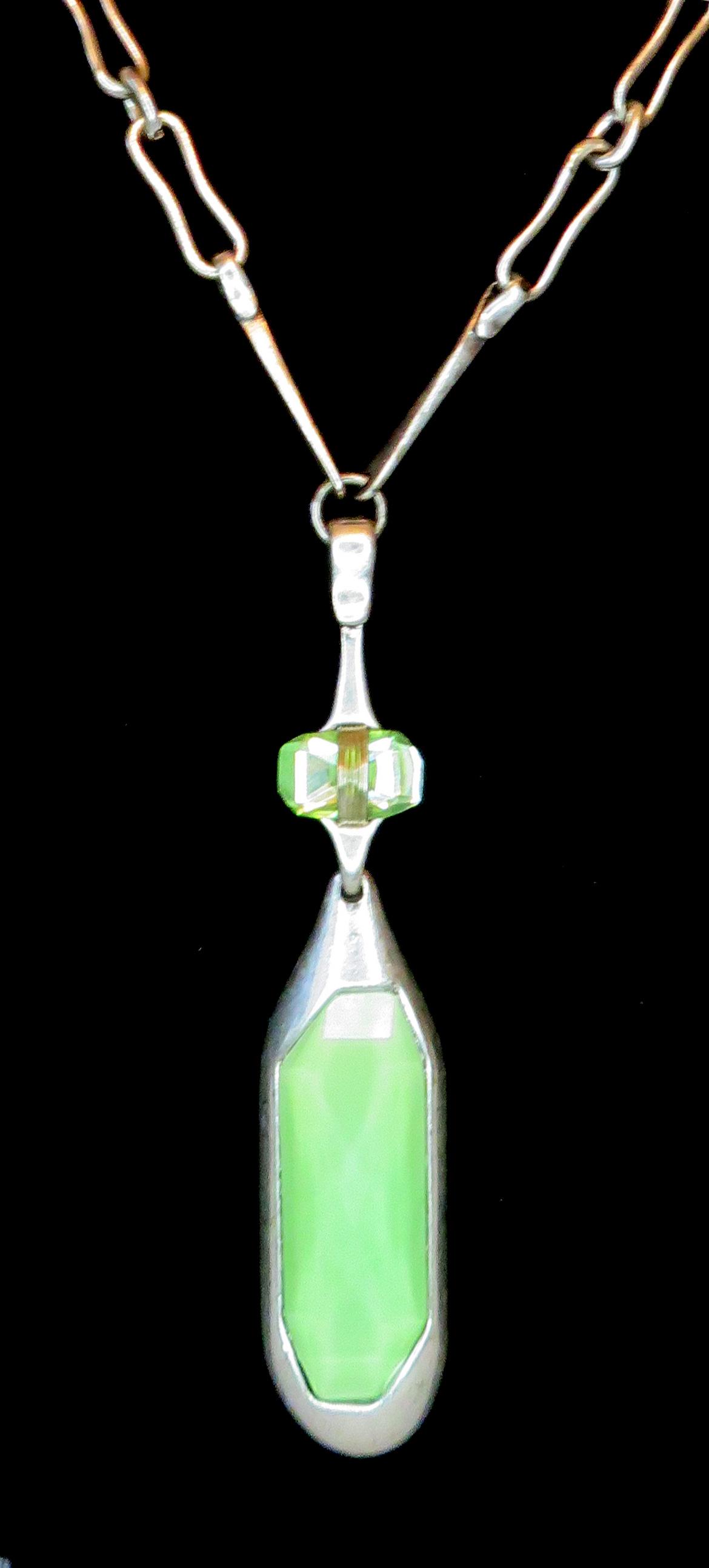 Signed Modernist Robert Lee Morris Silver Necklace: Designer: Robert Lee Morris Total Chain Length (adjustable): 21 1/2" Pendant Dimensions: 4"(l) ; 3/4" at widest point Weight: 2 ounces For your consideration is an exceptional Robert Lee Morris neckla