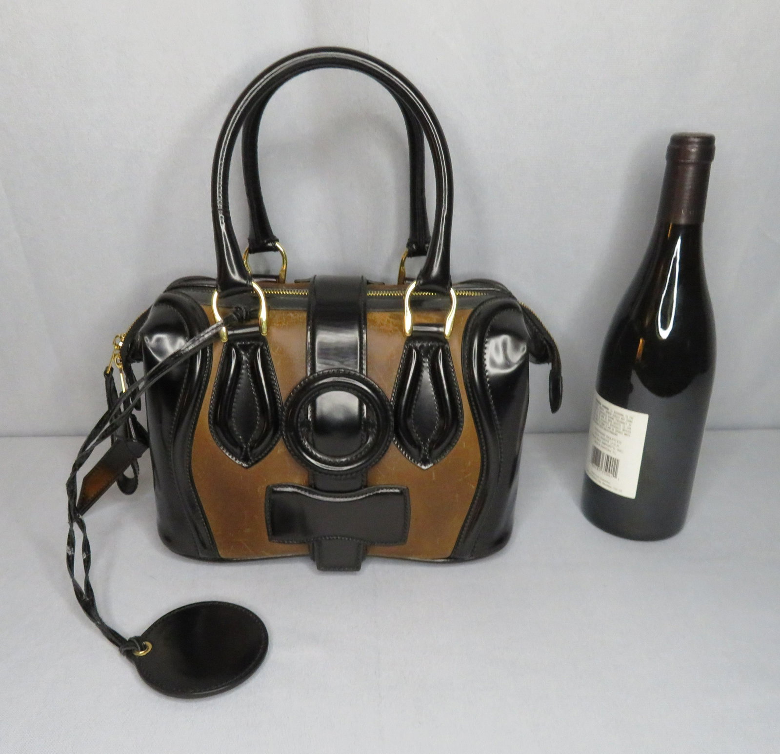 Balenciaga Black Patent Brown Leather Sac Superb Purse: Designer: Balenciaga Paris Location of Manufacture: Italy Purse: Sac Superb Materials: Black Patent Leather & Brown Leather, Gold Hardware Handle Drop: 7" (top of handle to top of bag when hanging) Wi
