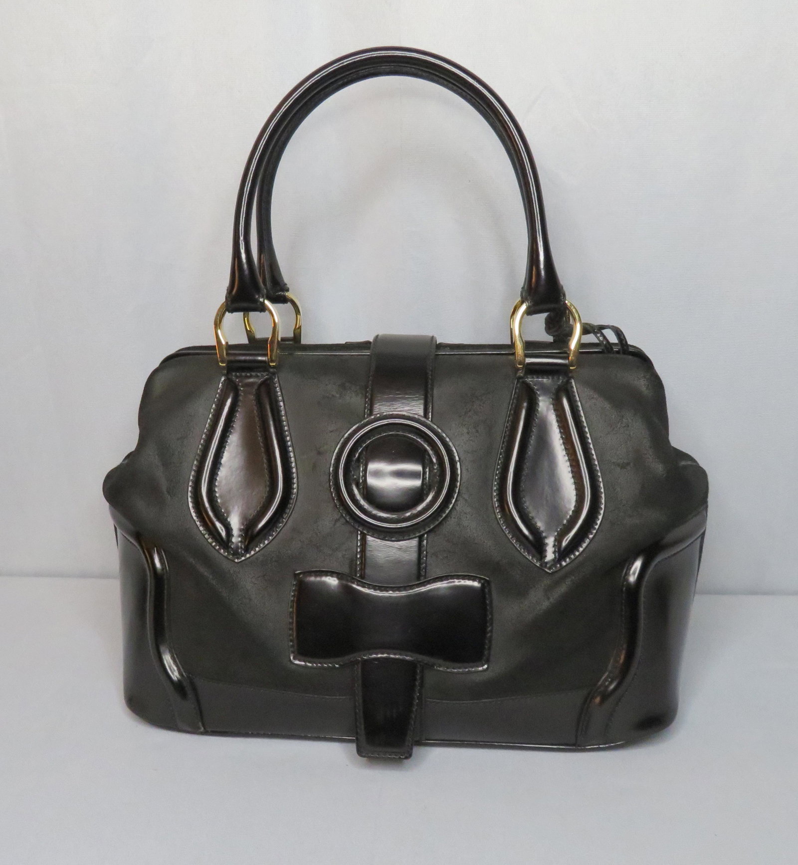 LRG Balenciaga Black Patent Leather Sac Superb Handbag: Designer: Balenciaga Paris Location of Manufacture: Italy Purse: Sac Superb Materials: Black Patent Leather & Black Suede, Gold Hardware Style: Doctor Bag Handle Drop: 7 1/2" Width of Bag: 14" Depth o