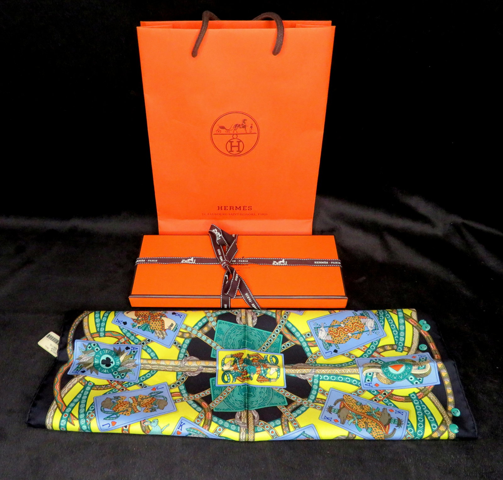 NWT Hermes Silk DAME DE COEUR Pochette by PIerre Marie: Maker: Hermes Location of Manufacture: Paris, France Designer: Pierre Marie Period of Manufacture: c.2011 Materila: 100% Silk Dimensions: 42cm / 16.5" For your consideration is a NEVER WORN, NEW IN BO