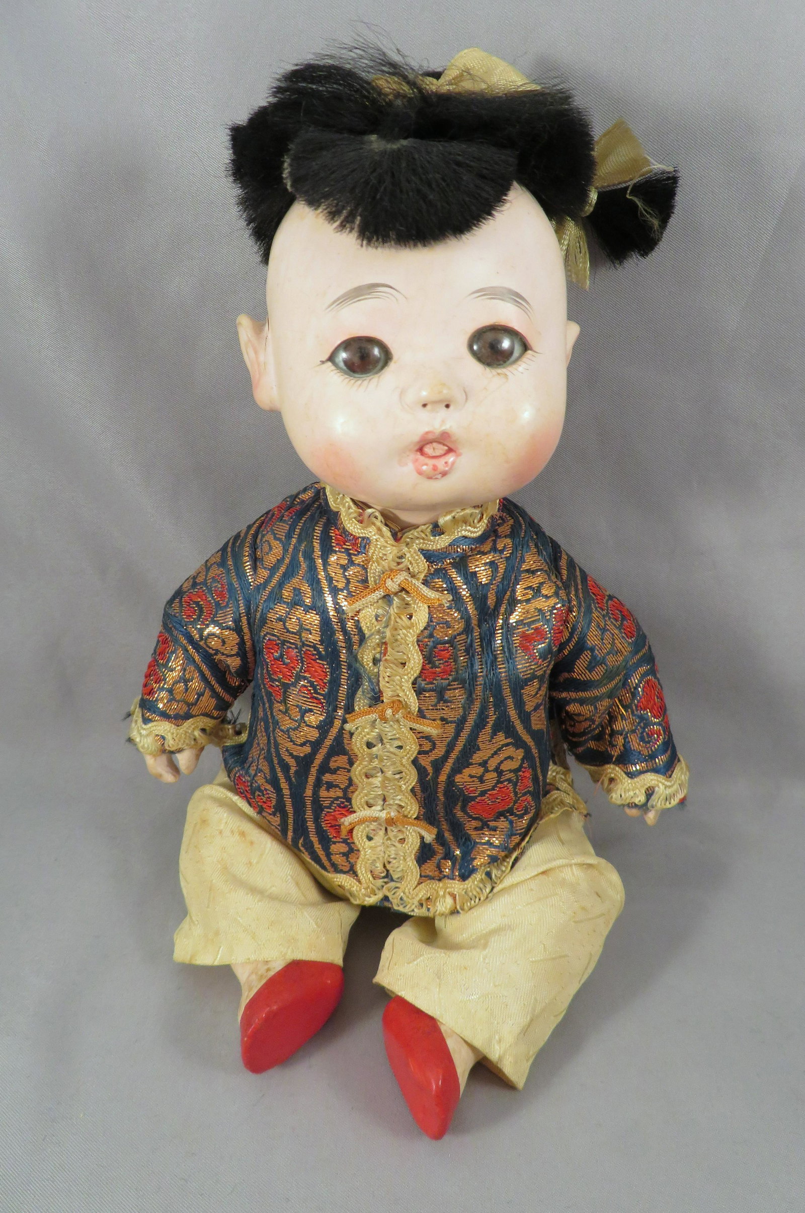 Exceptional Japanese Ichimatsu Male Doll Brocade Outfit: For your consideration is a beautiful antique Japanese Ichimatsu male doll in a brocade jacket and silk trousers. This quality doll, or ningyo in Japanese, is expressive and has large brown glass eyes