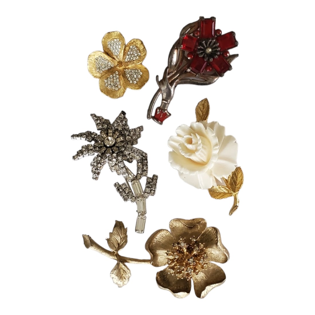 Lot of (5) Antique & Vintage Large Floral Brooches Including Weiss: Lot of (5) Antique and Vintage Large Floral Brooches to Include Carved Bone Rose and Brooches Signed by Weiss and Ledo For your consideration is a lot of (5) beautiful and large vintage floral brooche