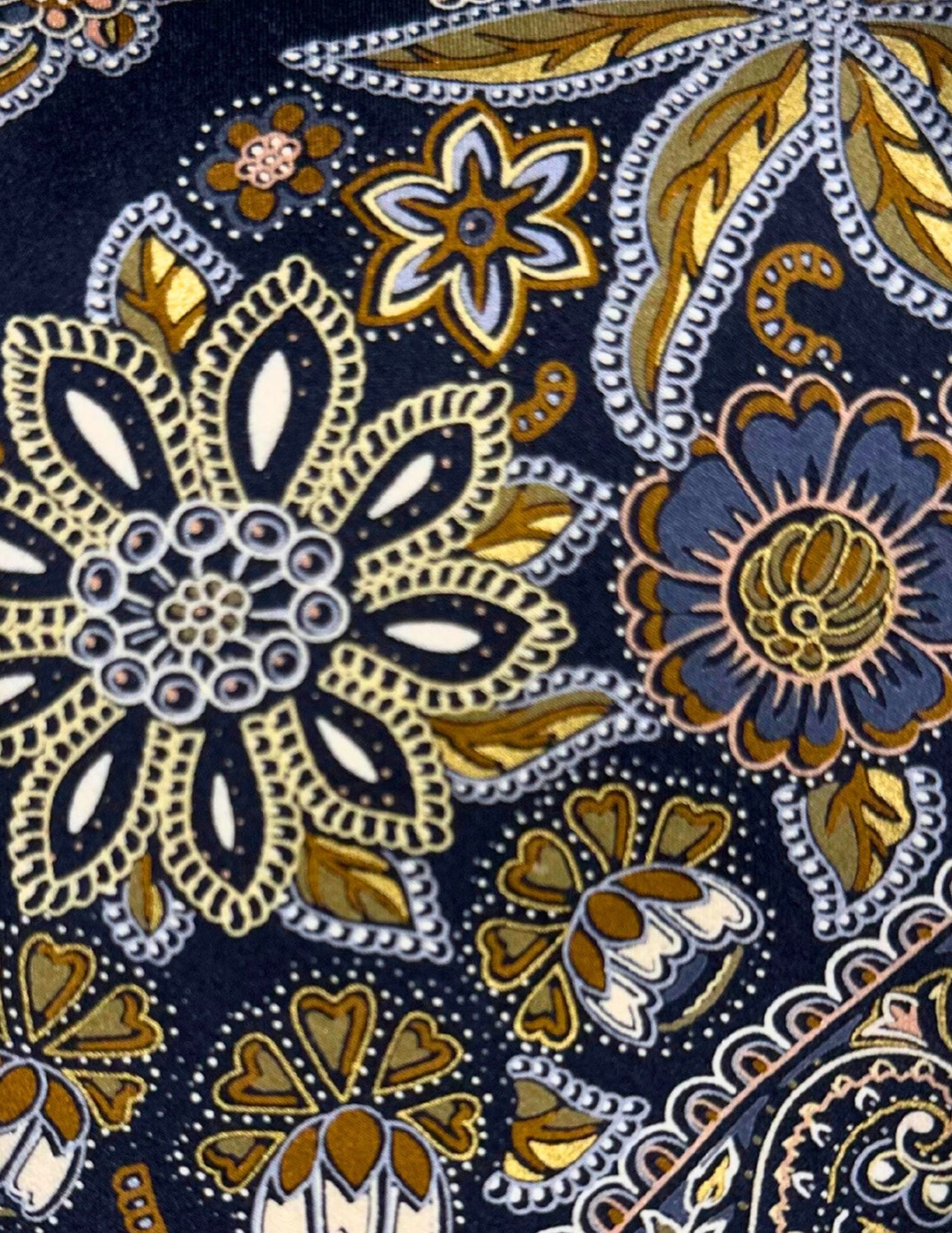 BRIONI, Tie, Multicolor, Handmade, Floral/Pasley: Brand: Brioni, Italy, Handmade Color: Multicolor (Black/Brown) (Color appearance/shade can vary due to lighting, monitors, etc.) Pattern: Floral/Pasley Material: 100% Silk Width: 3 3/4 inch (9cm) Elig