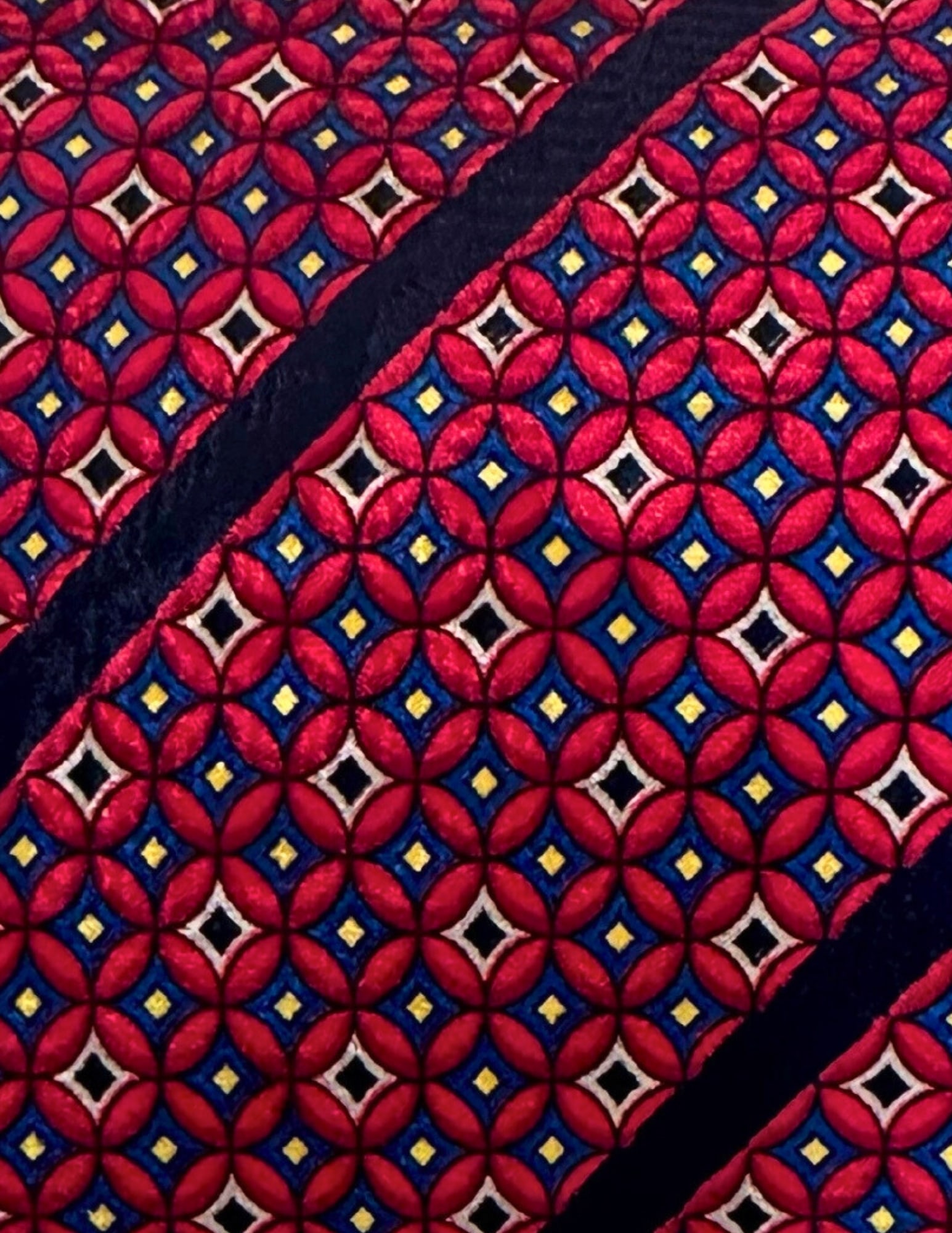 BRIONI, Men's Tie, Red Black, Handmade, Stripe, Silk: Brand: Brioni, Italy, Handmade Color: Red/Black (Color appearance/shade can vary due to factors including lighting, monitors, etc.) Pattern: Stripe Material: 100% Silk Width: 3 3/4 inch (9cm) Eligible