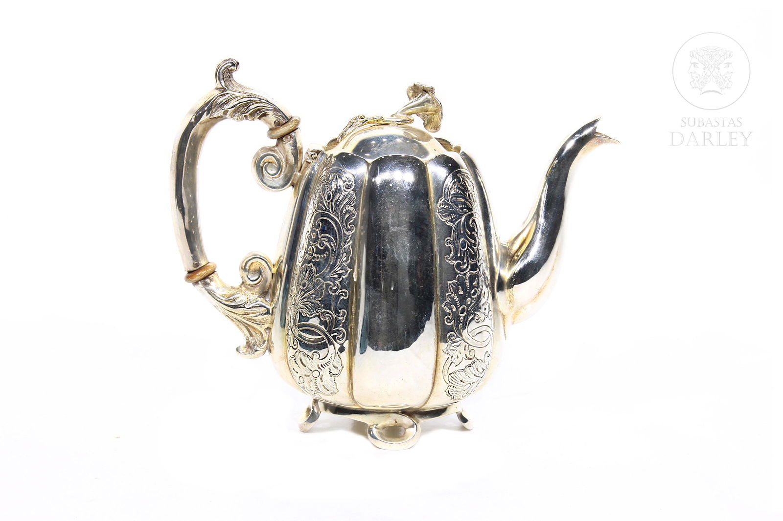 Tetera de plata holandesa, ley 833.: Tetera de plata holandesa, ley 833. Con marcas ley holandesas, artífice y contraste. 16x19cm; Peso: 357 g