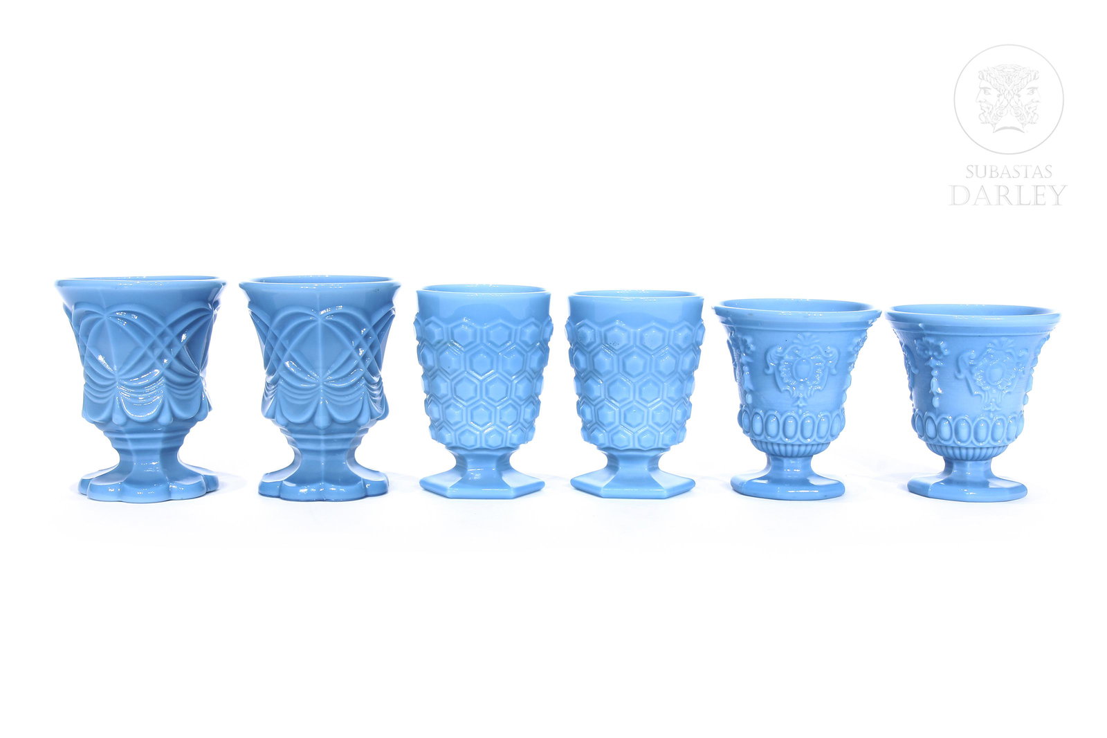 Lot of molded blue opaline glass goblets, ca.1900: Cups in different sizes and shades of blue. Pair of glasses with different patterns of molded decoration. In perfect state. Units: 6 Size: 12.5x9.5 cm (highest)