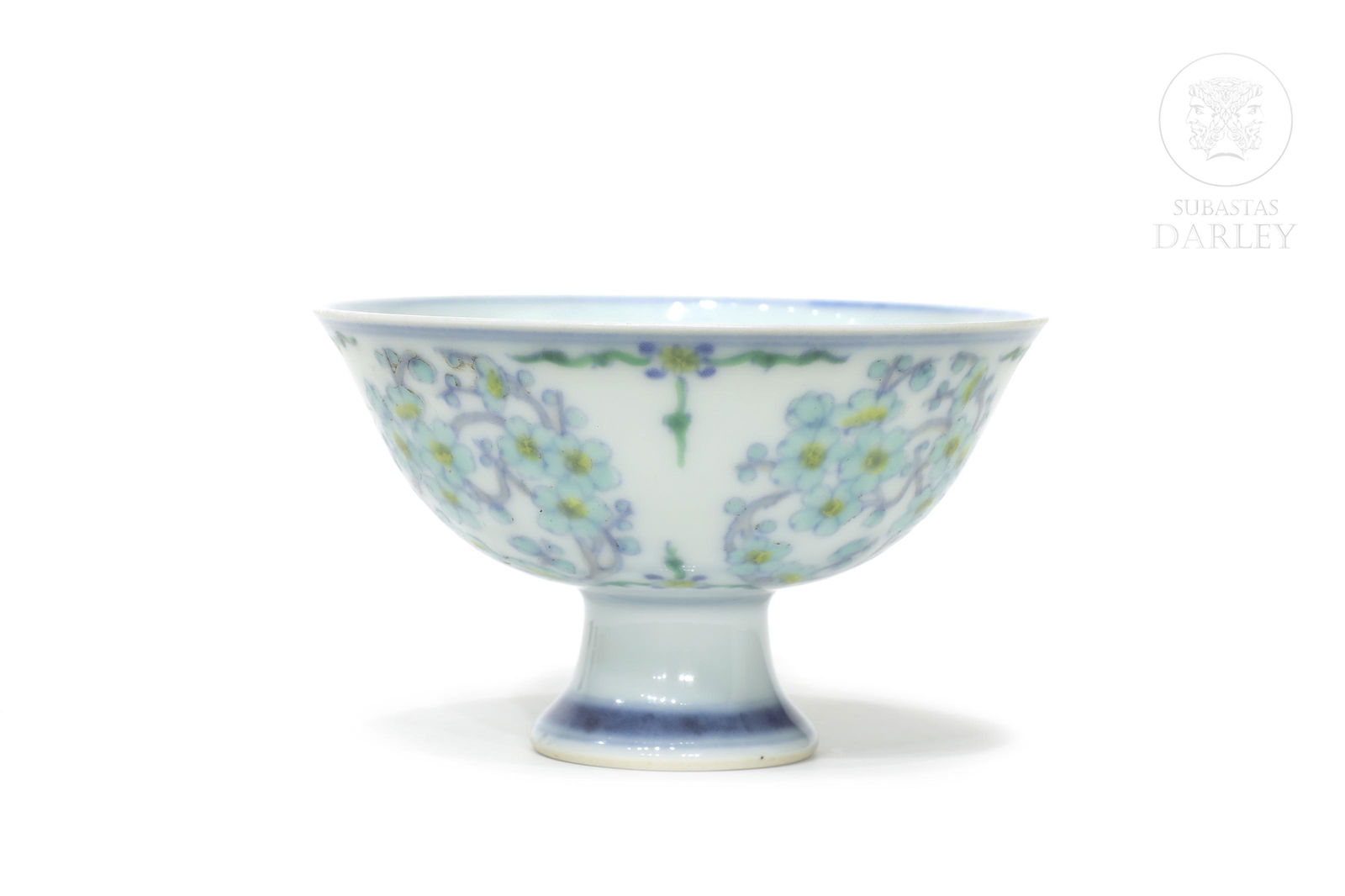 Enamelled porcelain "doucai" bowl with stand, Yongzheng (1723 - 1735) (1 of 11)