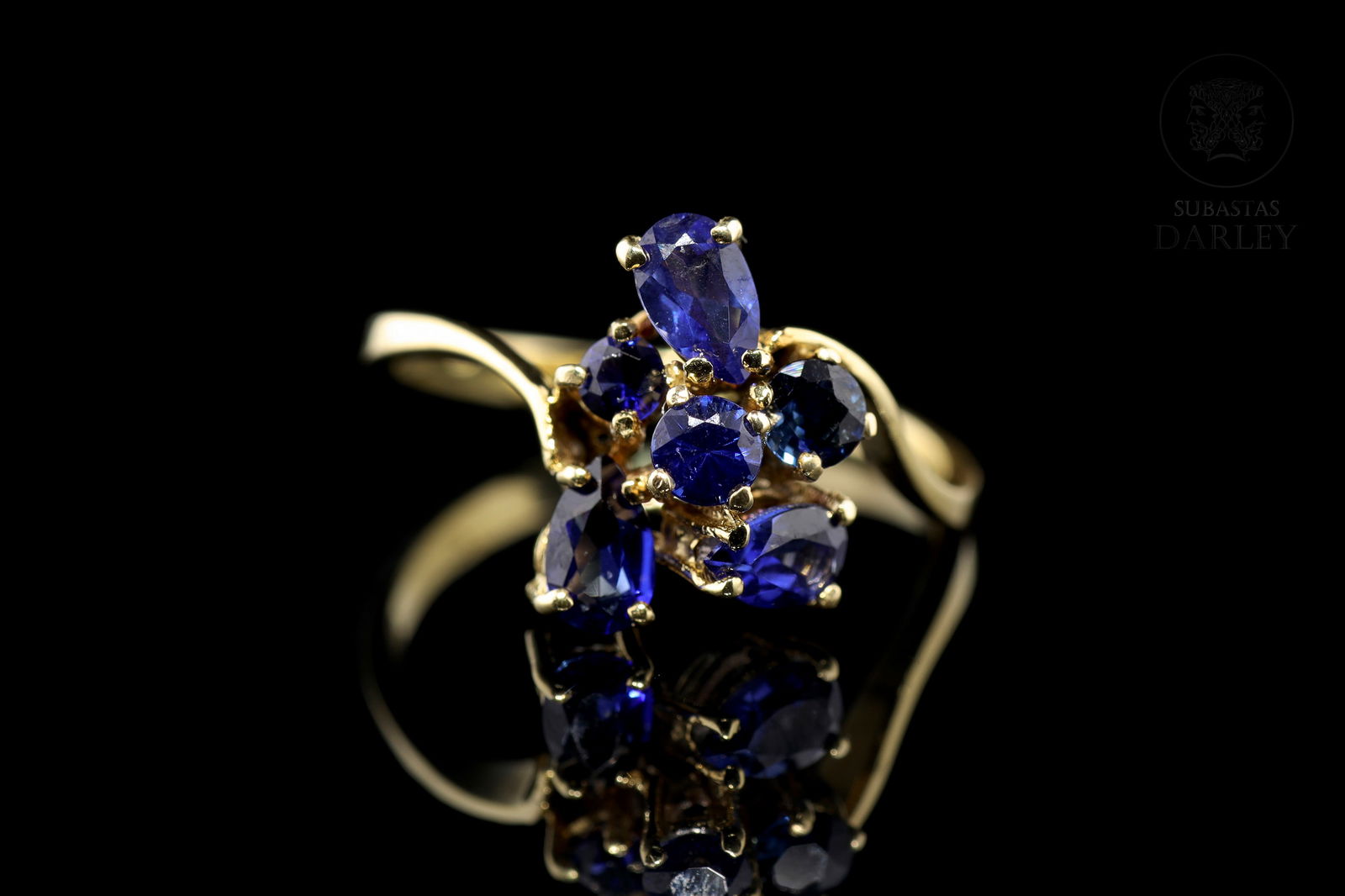 18k yellow gold and sapphires ring (1 of 5)