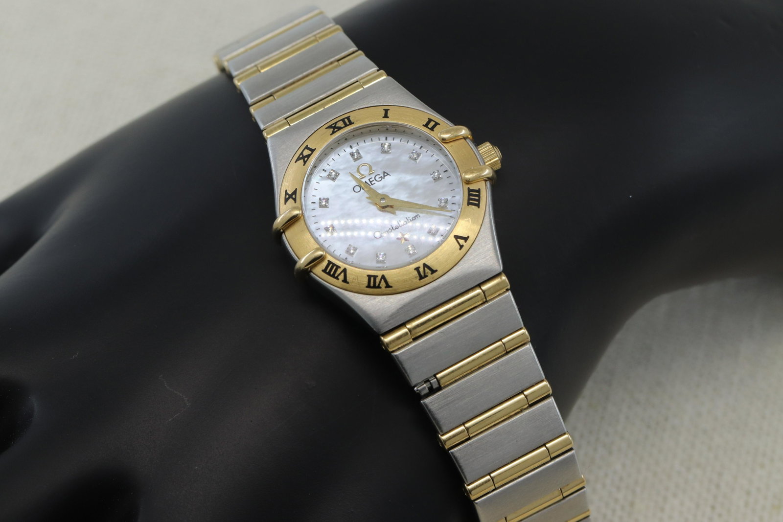 Omega Constellation Diamond Dial: OMEGA 6553/865 12P diamond Constellation Watches gold White shellDial Color Quartz. [Product information] Brand:OMEGA number:6553/865 gender:Women Color:Silvergold Model:Constellation Caseï¼š22mm x