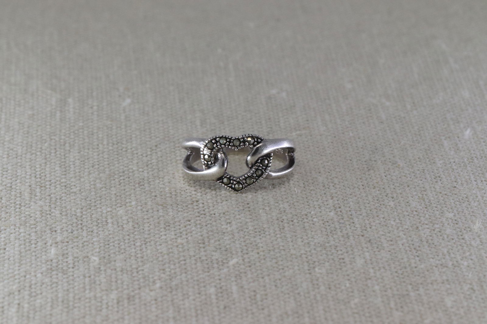 925 Silver Heart Ring: This is a 925 Silver Heart Ring That Has Diamond Cut All Around The Heart. Ring size is 7. total ring weight is 3.9g.