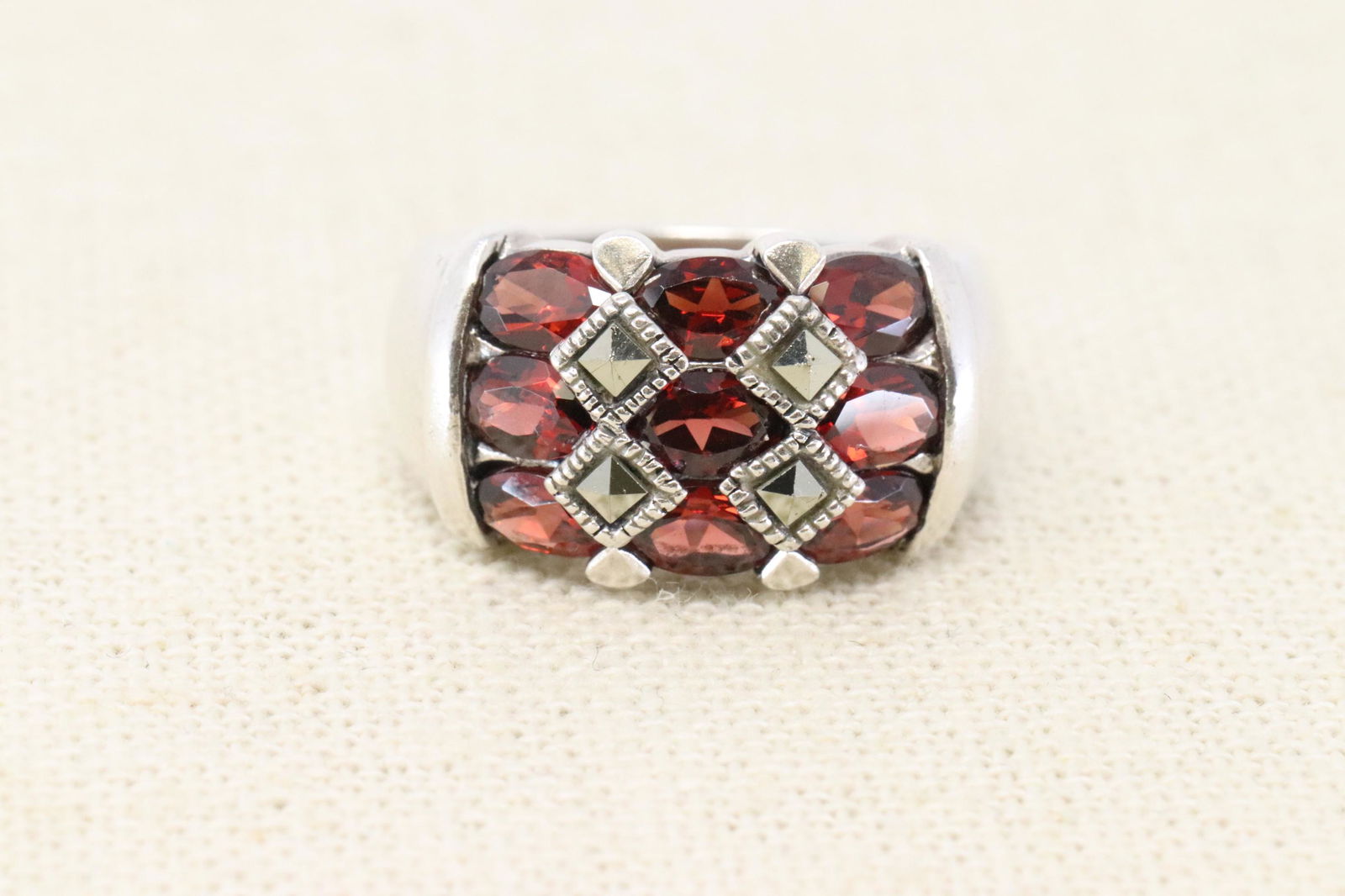 925 Silver Ladies Ring. (1 of 3)