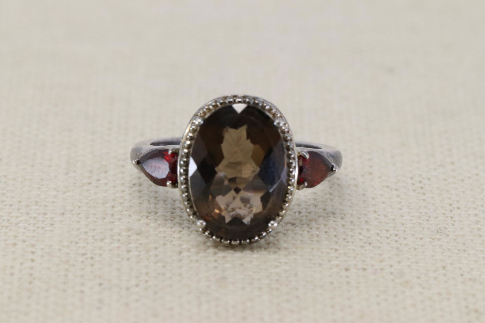 Ladies Art Deco Design Ring. (1 of 4)