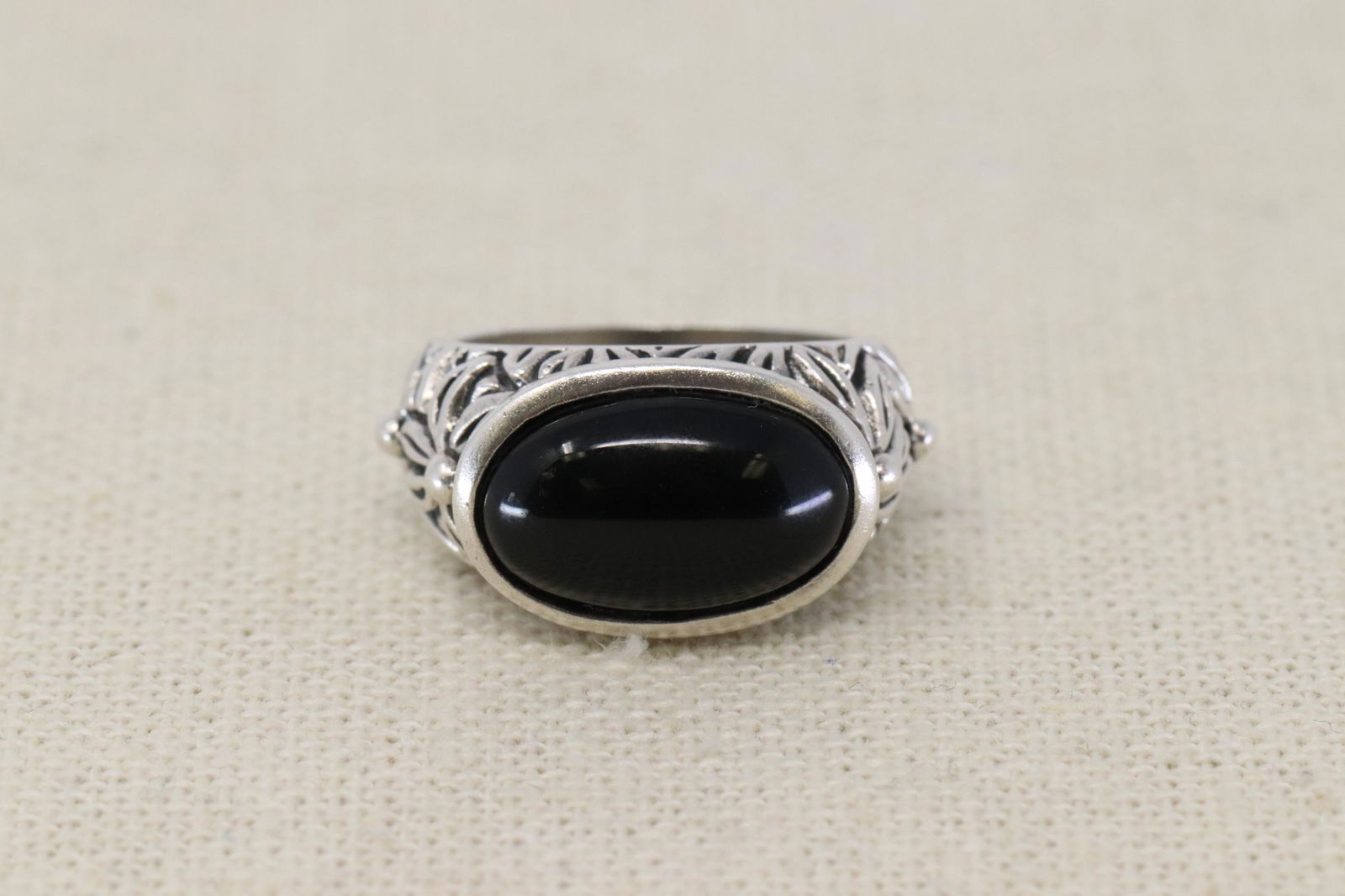 Art Deco Ladies Silver Ring. (1 of 4)