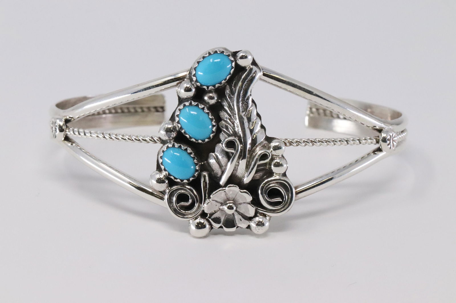 Navajo Cuff Bangle (1 of 6)