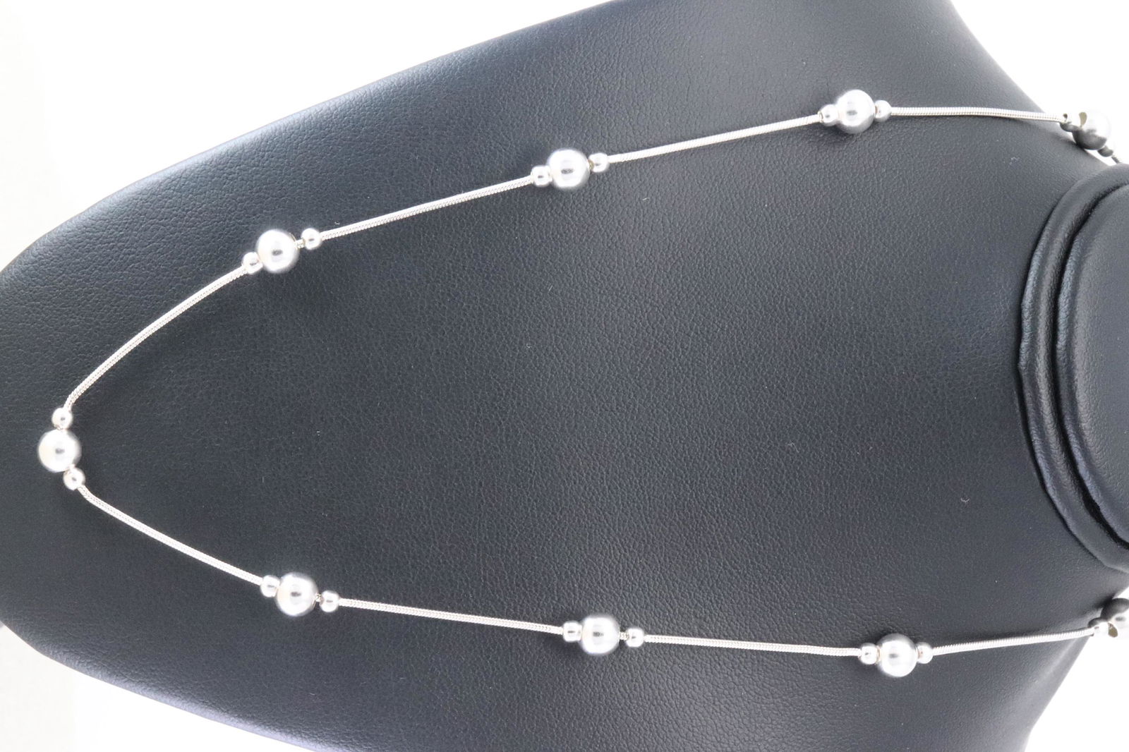 925 Silver Ladies Necklace. (1 of 2)