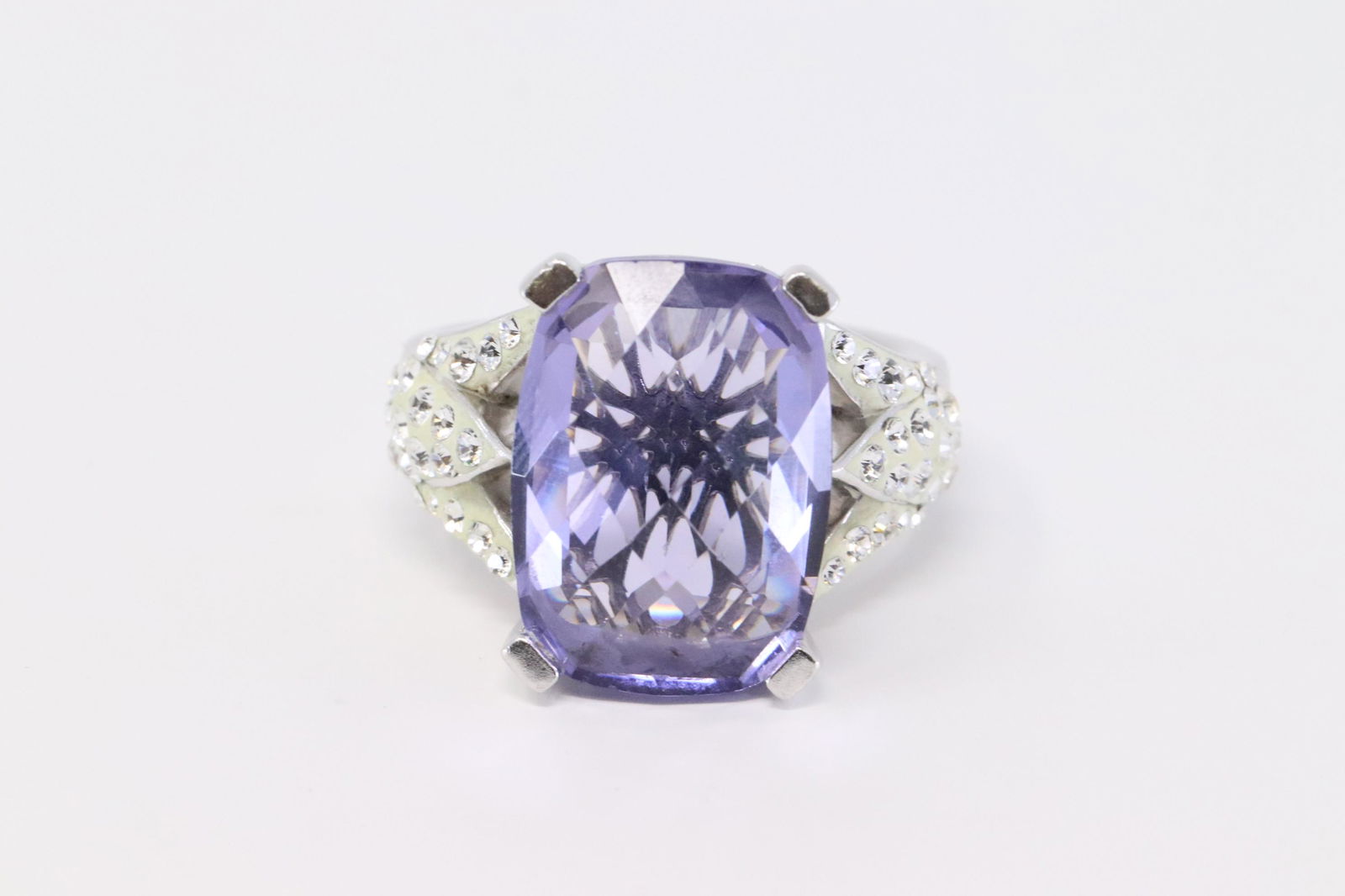 Ladies 925 Silver Ring. (1 of 3)