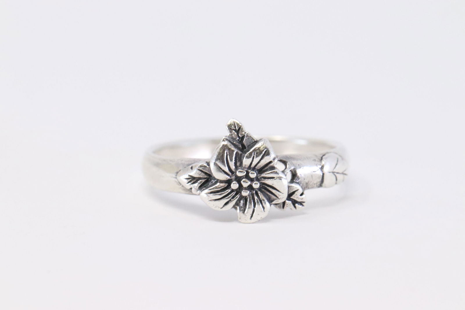 925 Silver Flower Ring (1 of 3)