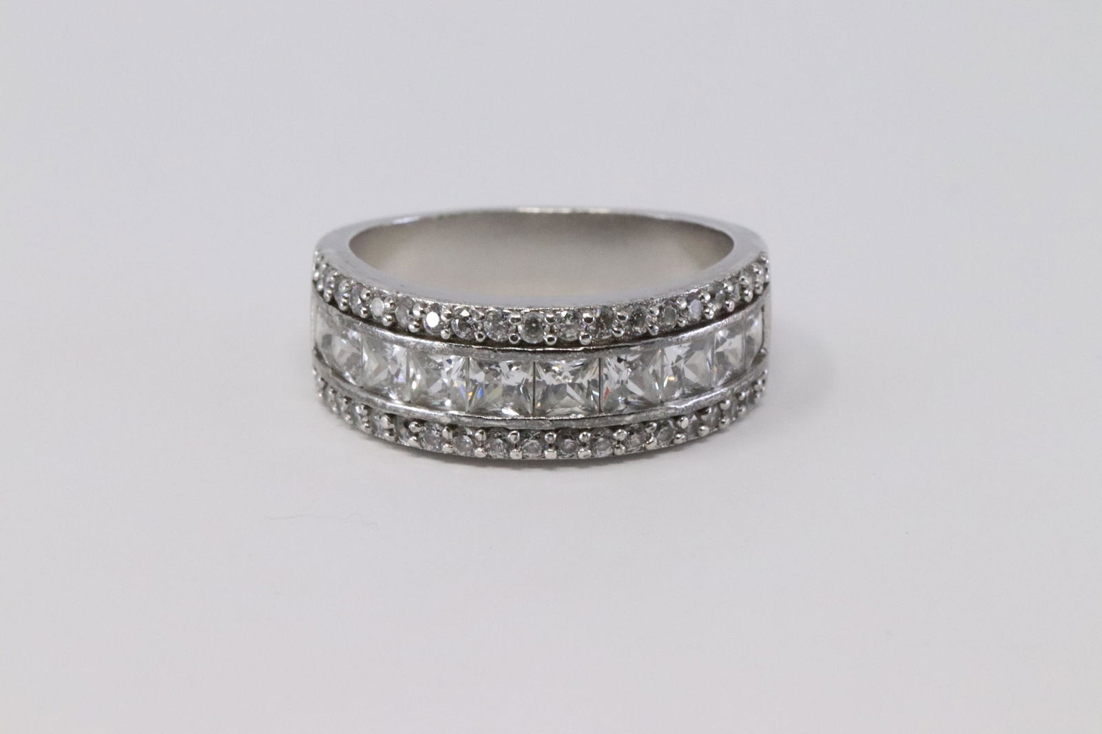 925 Silver Ladies Ring (1 of 3)