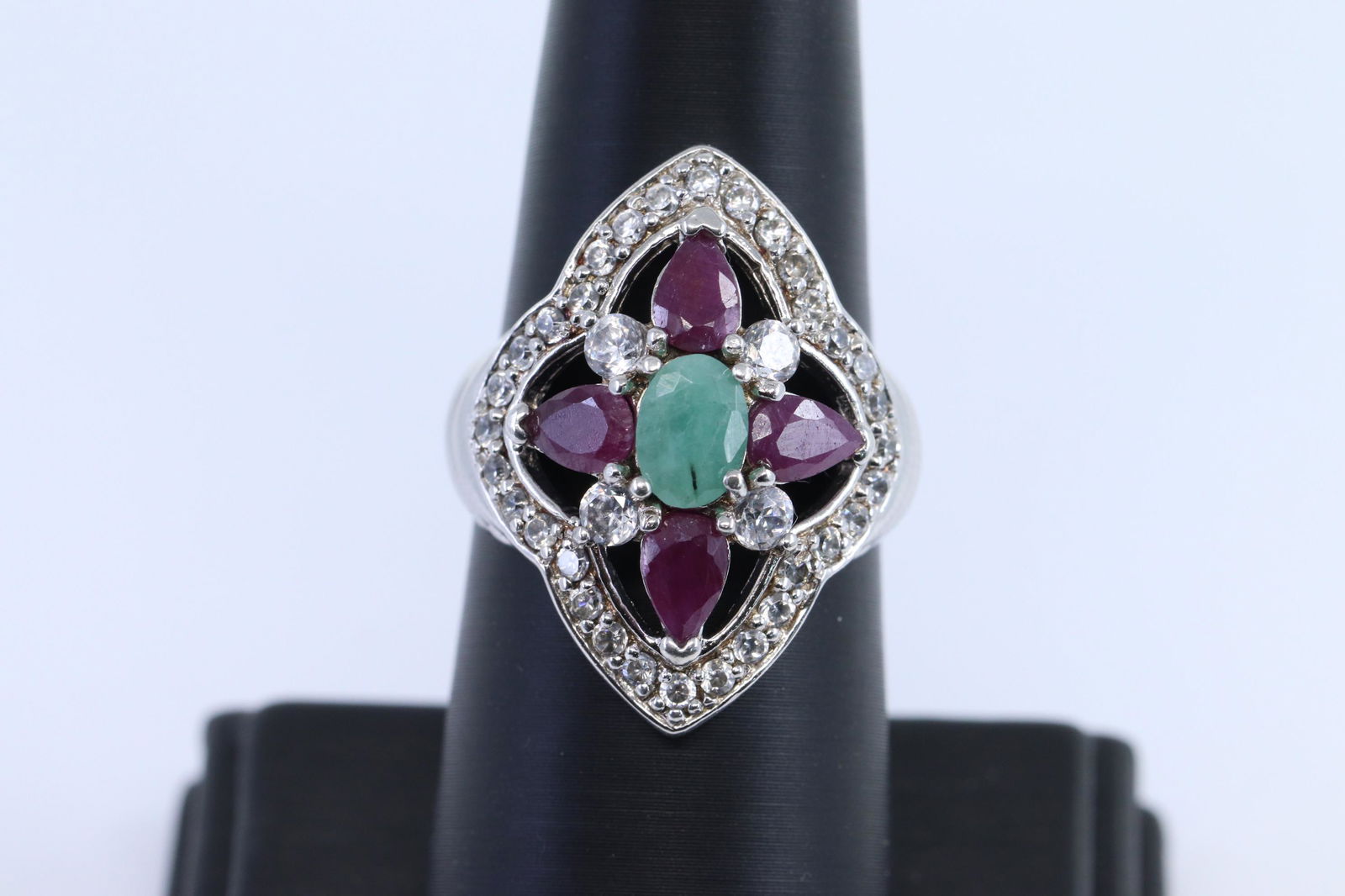 Ladies 925 Silver Ladies Ring. (1 of 3)