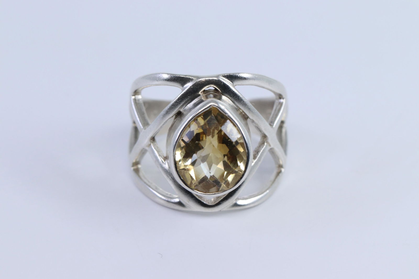 Ladies 925 Silver Ring. (1 of 3)