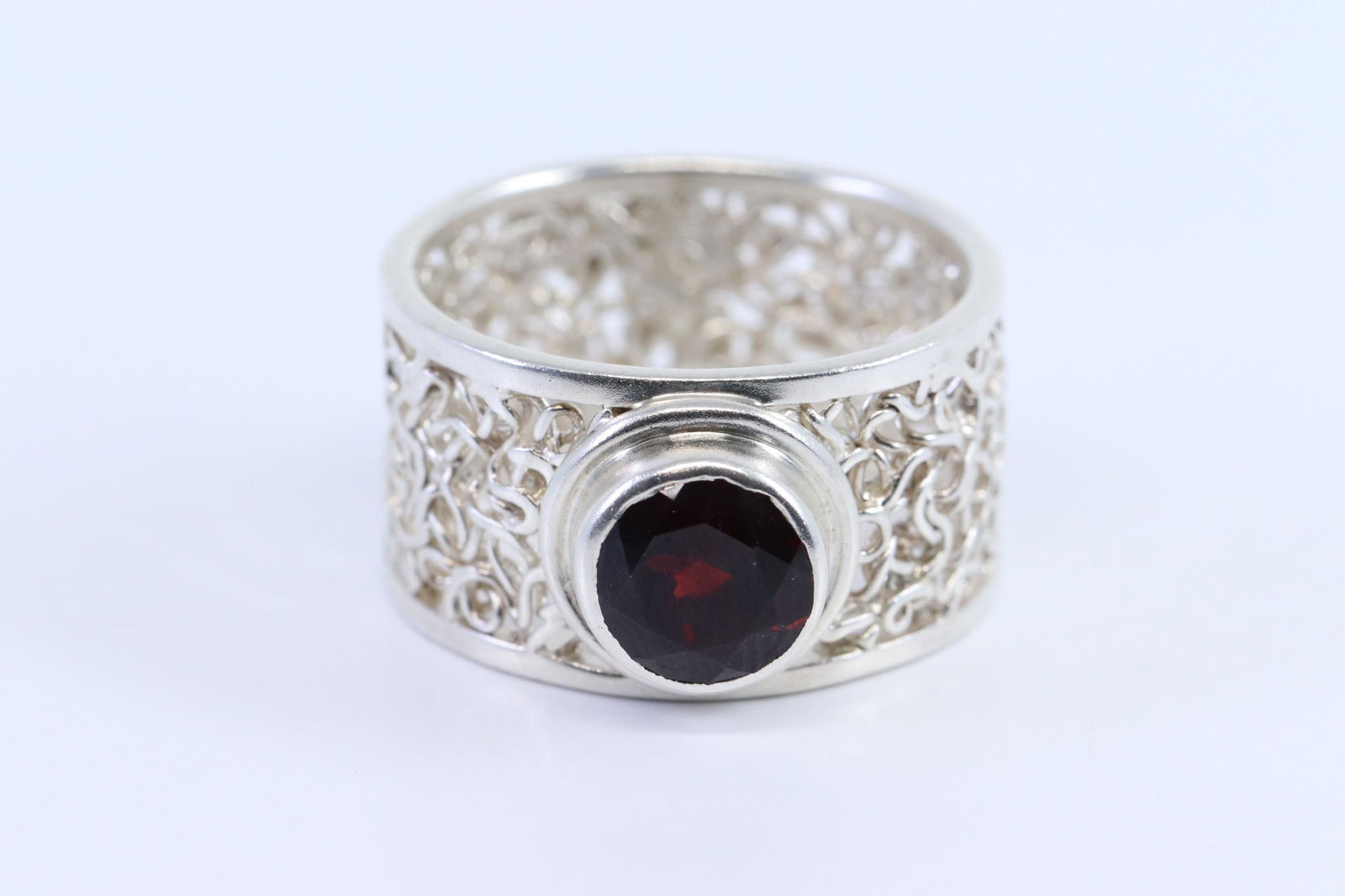 925 Silver Ladies Ring (1 of 3)