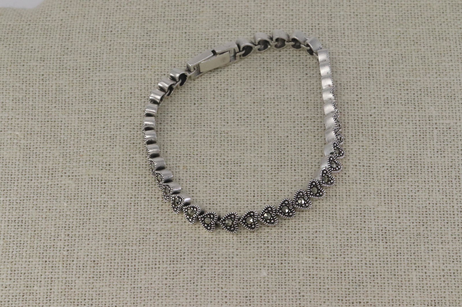 Ladies Silver 925 Heart Bracelet. (1 of 3)