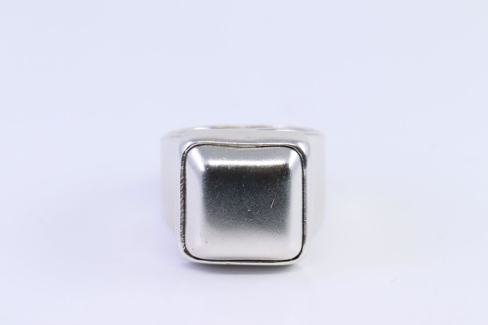 925 Silver Ladies Ring. (1 of 2)