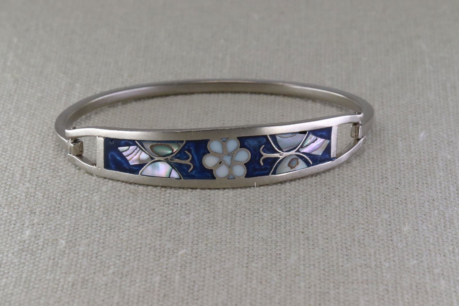 Ladies 925 Silver Flower Bangle (1 of 3)