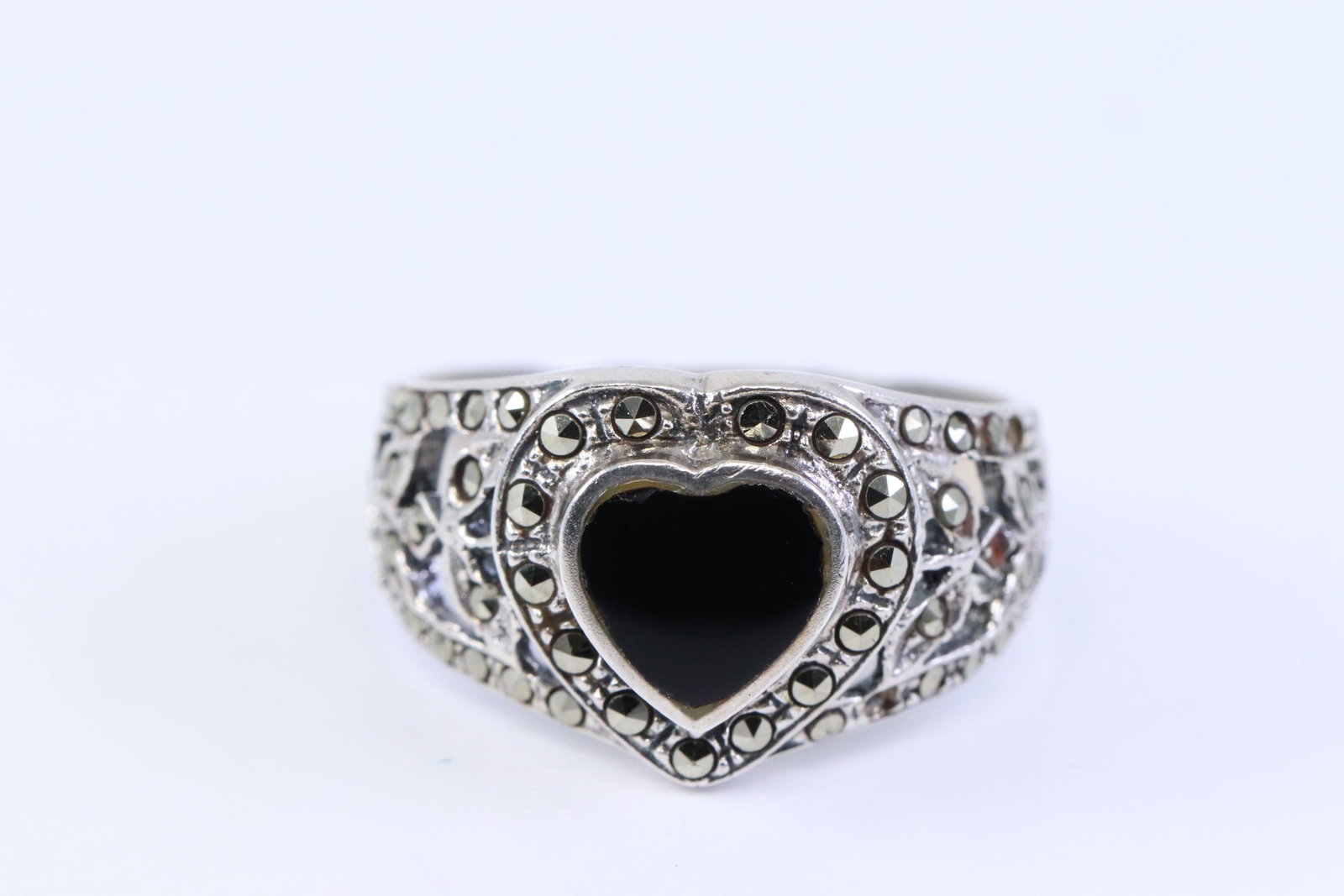 925 Silver Ladies Heart Ring (1 of 3)