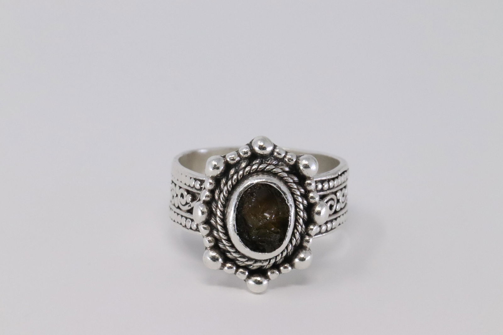 Ladies Art Deco Design Ring. (1 of 3)