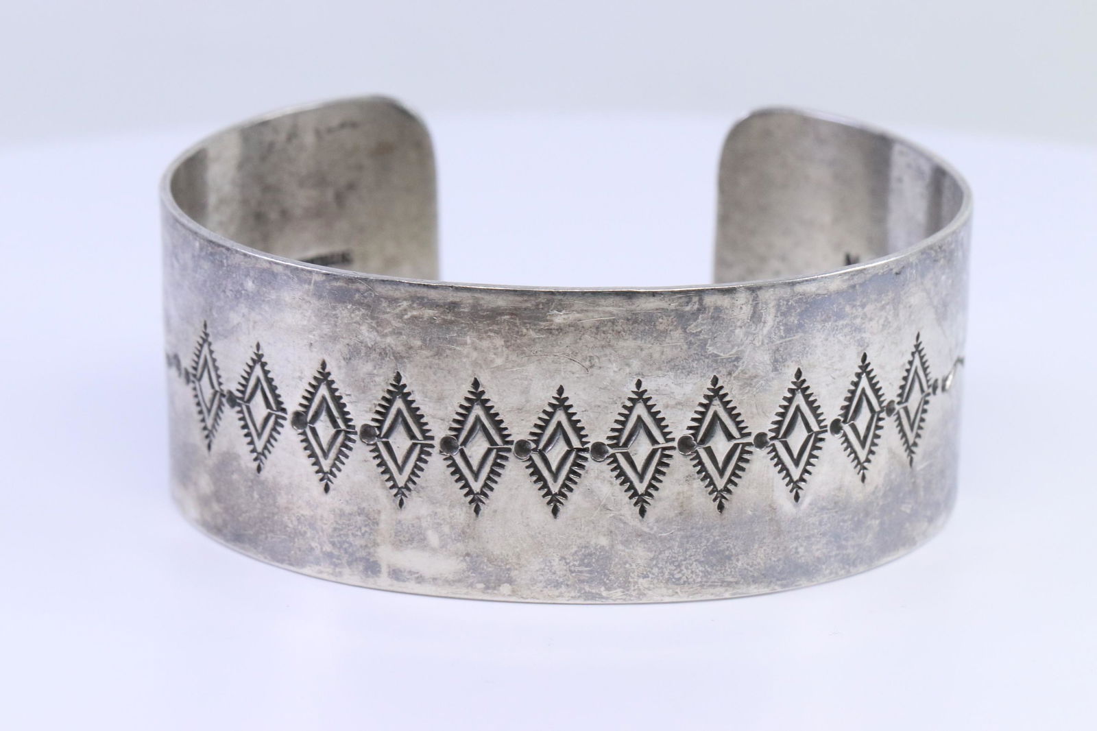 Navajo Cuff Bangle. (1 of 4)