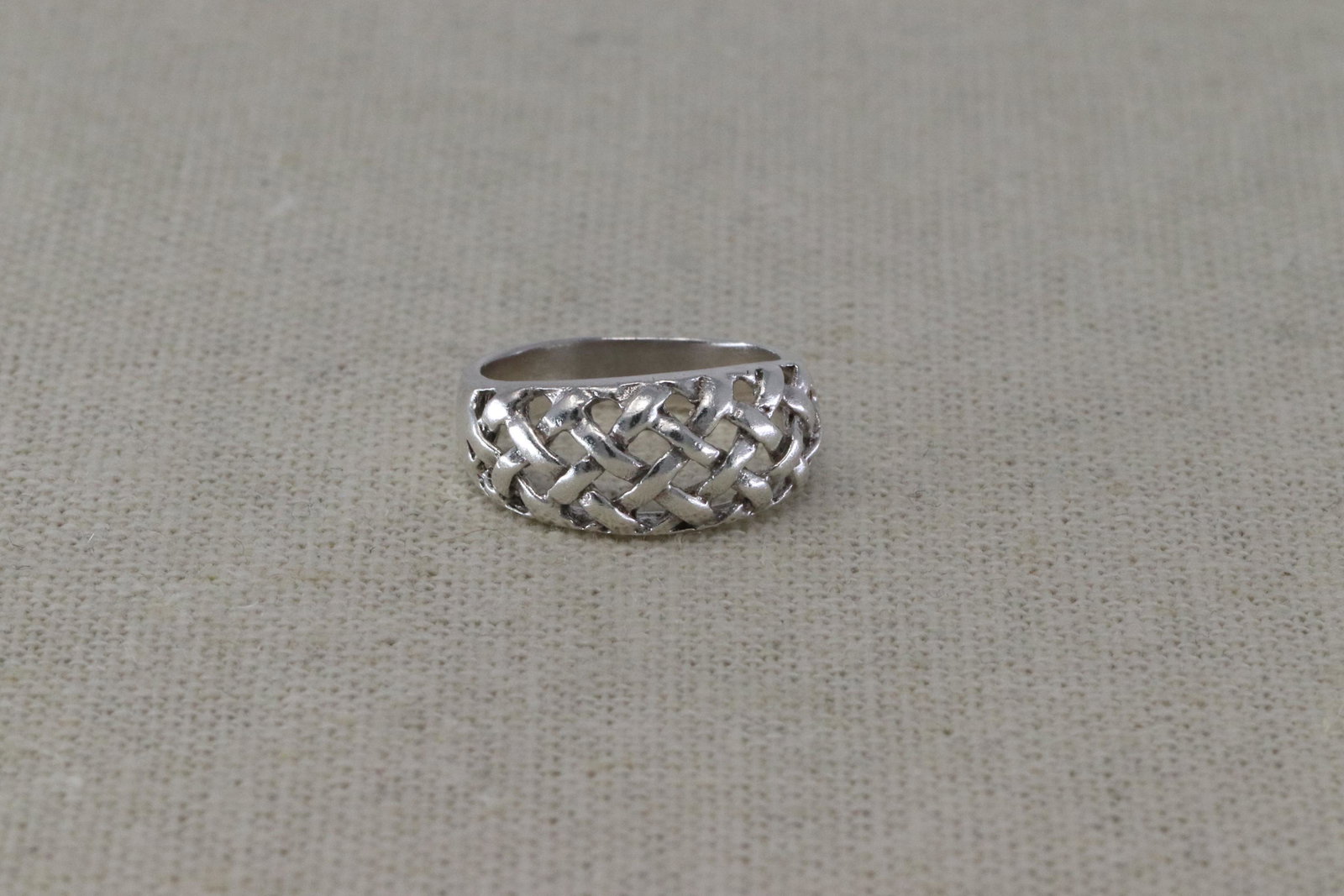 925 Silver Ladies Ring (1 of 2)