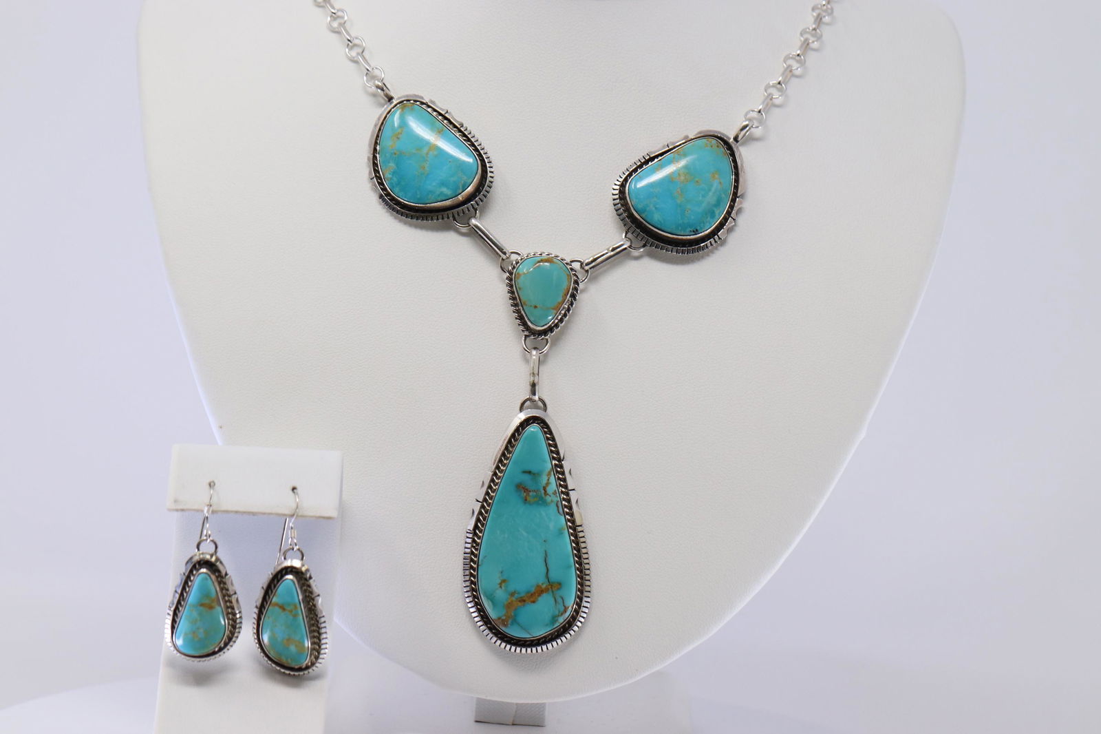 Navajo Handmade Sterling Silver Kingman Turquoise (1 of 7)