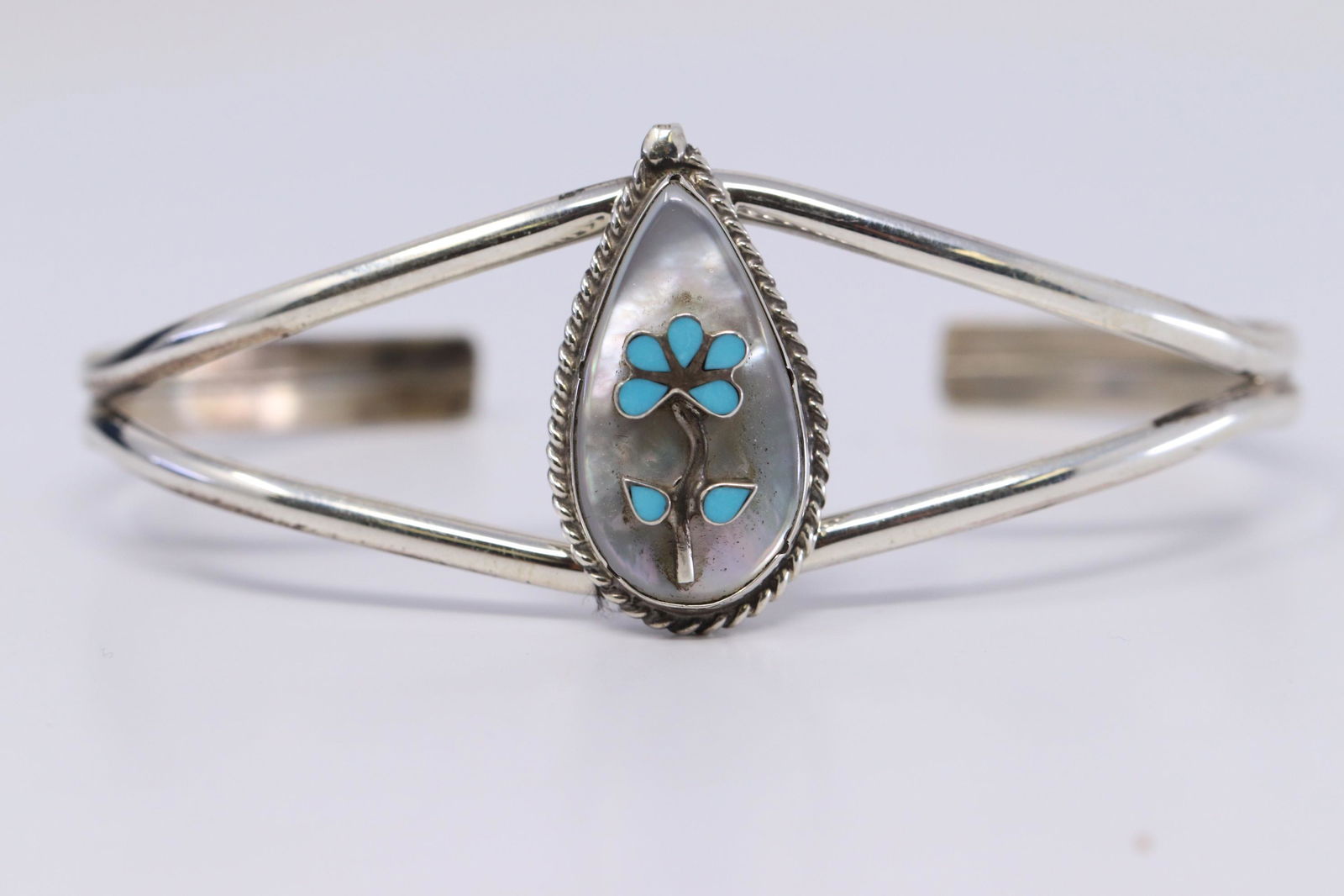 Native American Handmade Zuni Inlay Bracelet. (1 of 3)