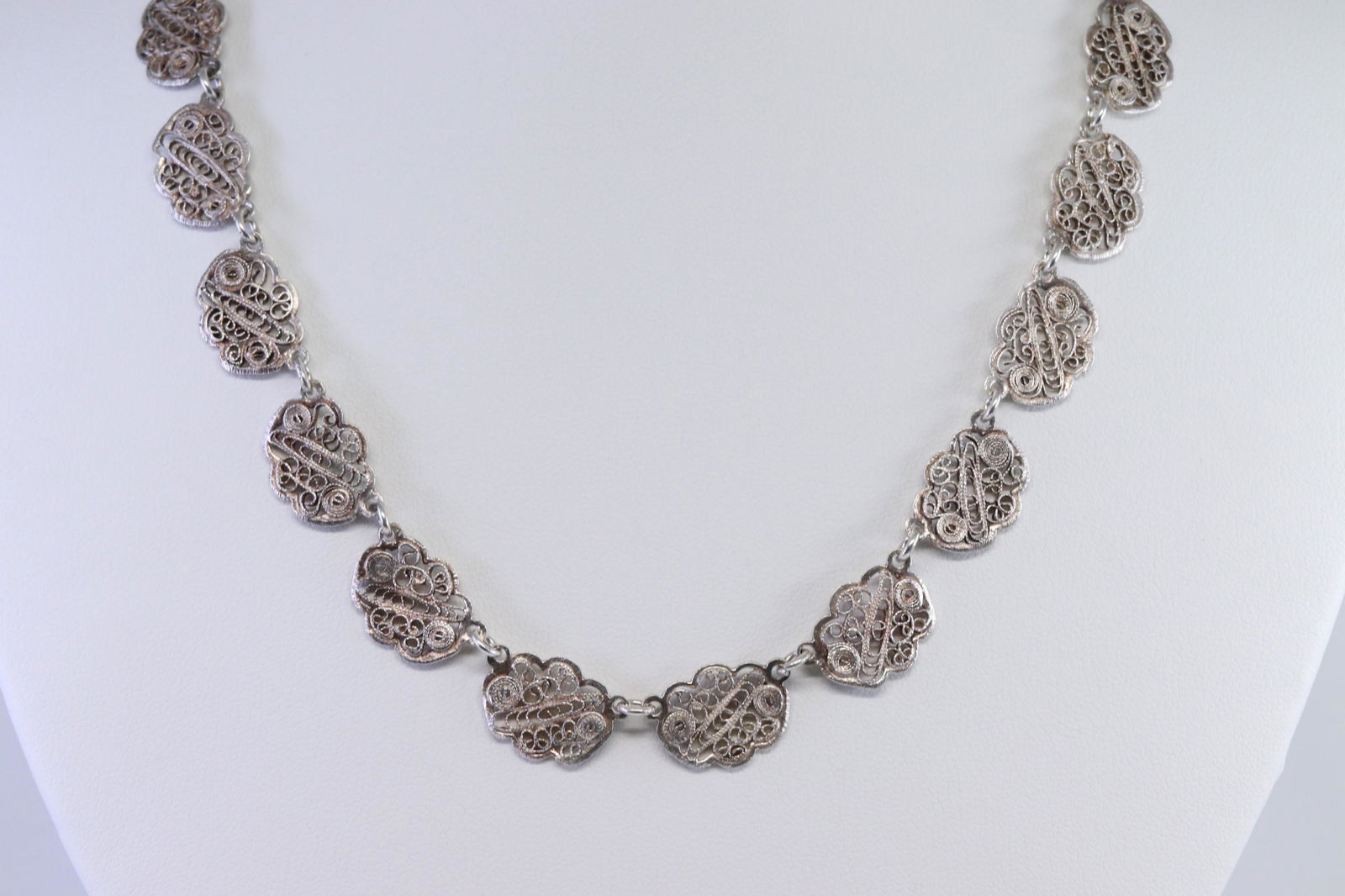 925 Silver Ladies Silver Necklace. (1 of 3)