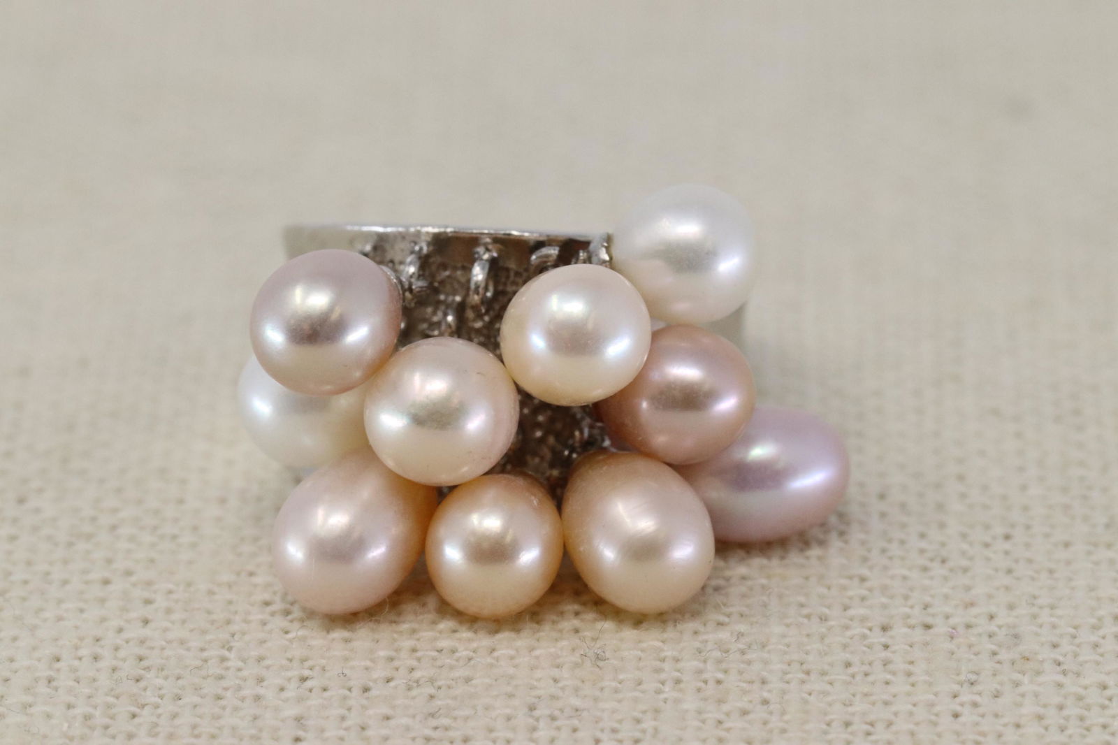Ladies 925 Silver Pearl Ring. (1 of 4)