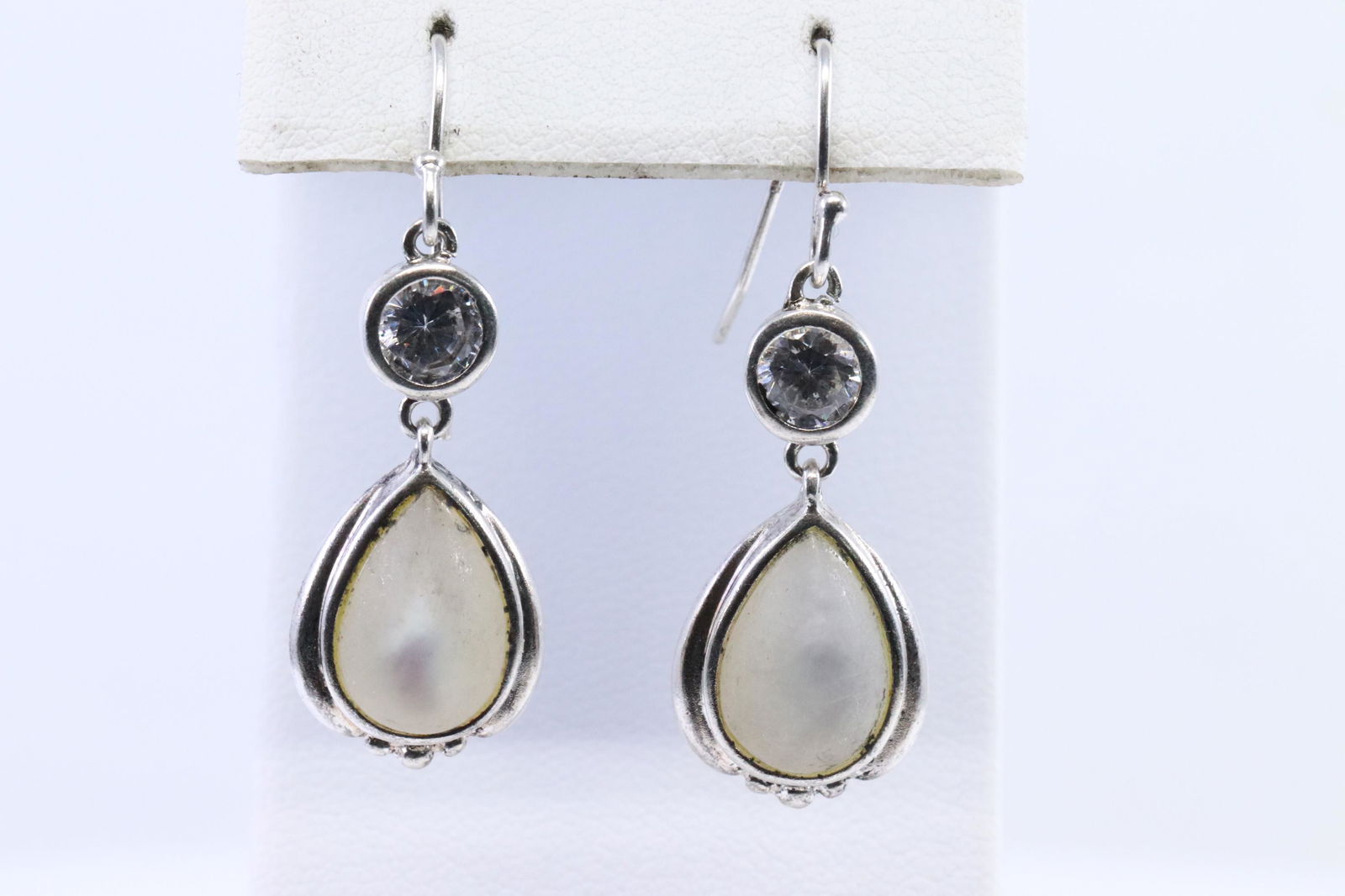 Ladies Art Deco Design Earring. (1 of 3)