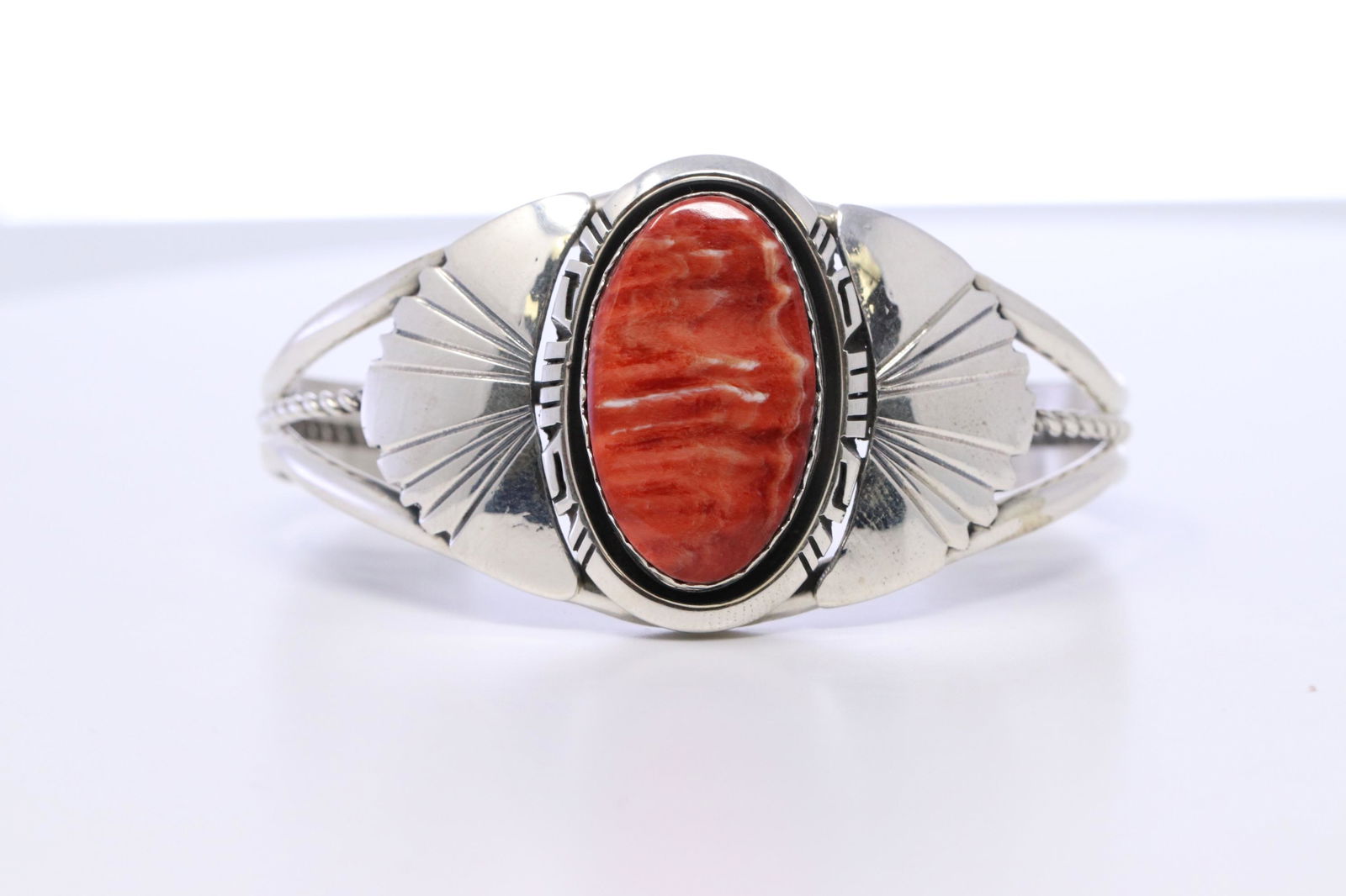 Native American Navajo Handmade Spiny Oyster Bracelet (1 of 4)