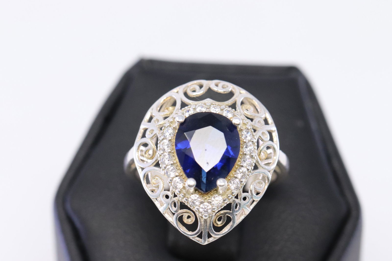 925 Silver Ladies Modern Ring. (1 of 3)