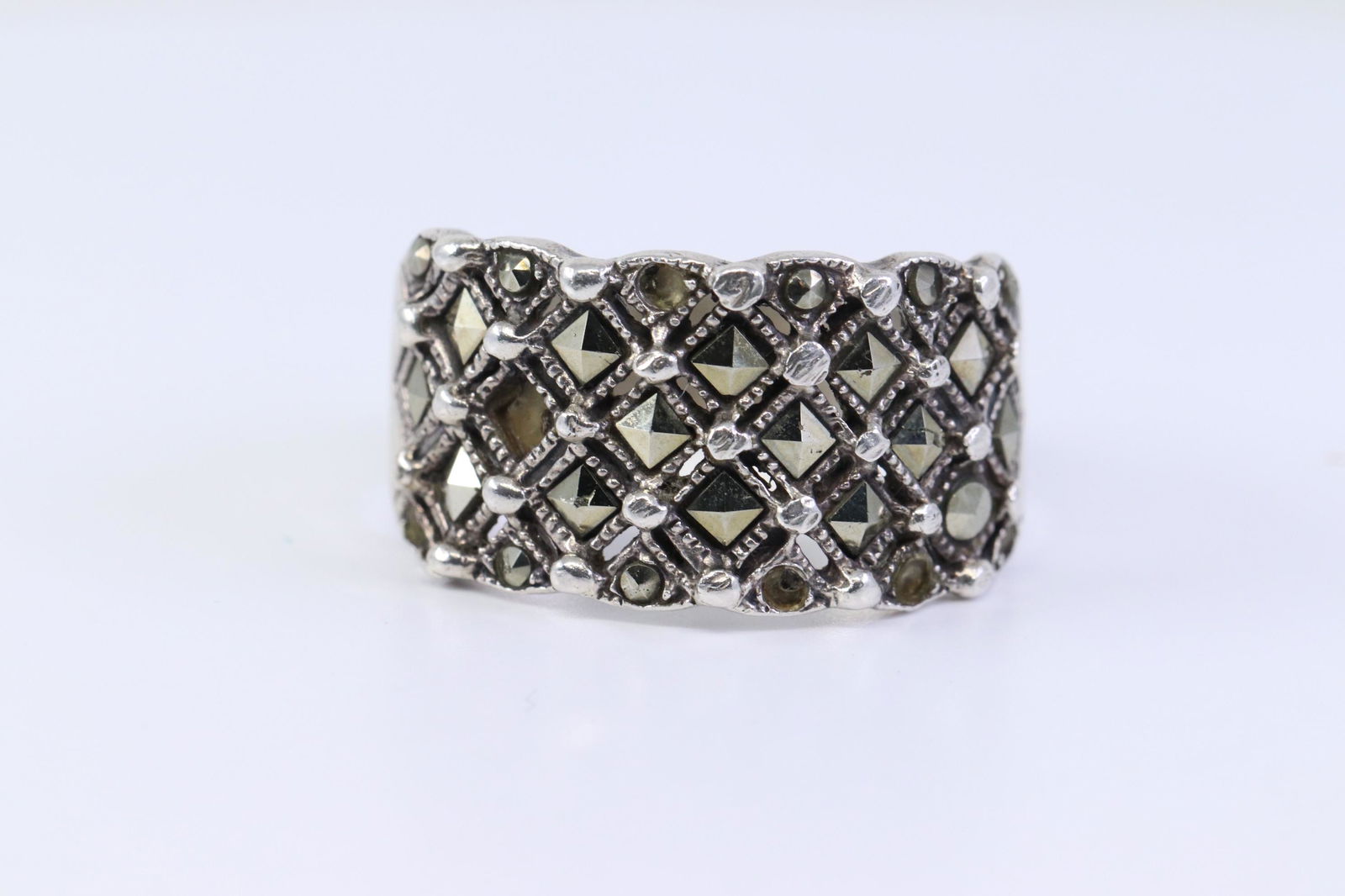 .925 Sterling Silver Ladies Ring (1 of 3)
