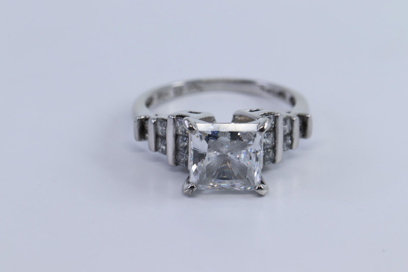 925 Silver Ladies Ring. (1 of 3)