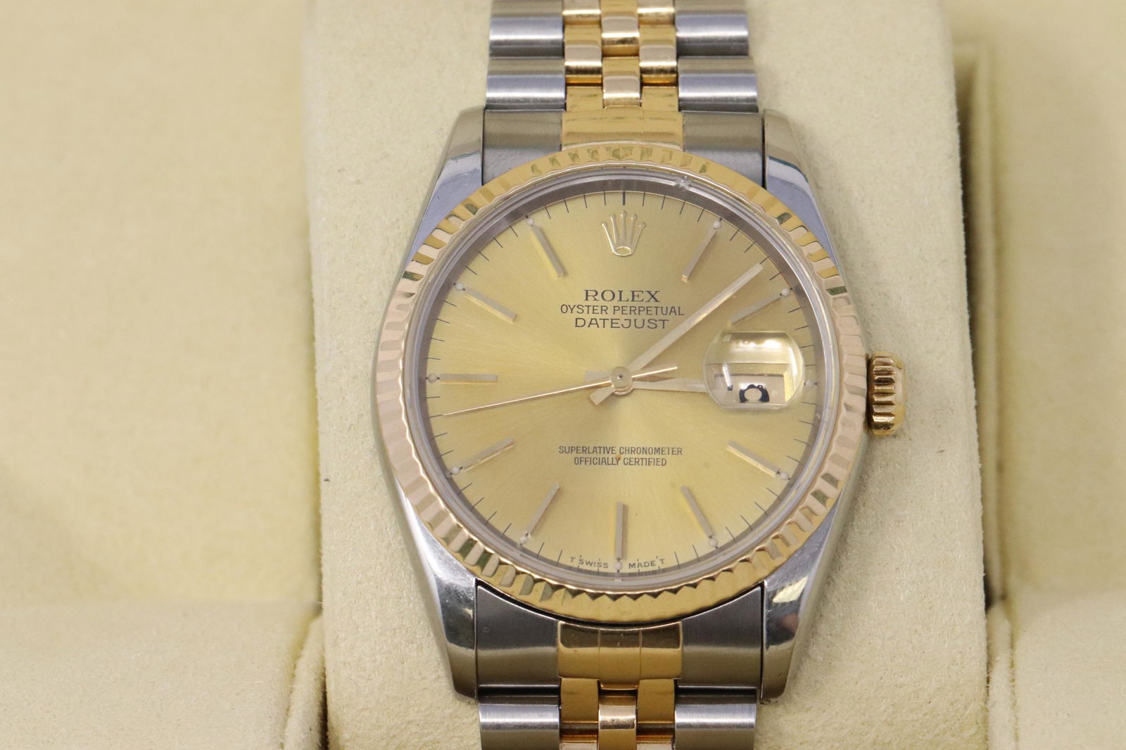 MEN'S ROLEX DATEJUST 16233 CHAMPAGNE DIAL: MEN'S ROLEX DATEJUST 16233 CHAMPAGNE DIAL. Serial/Year:T - 1996Gender:Men'sMovement:Automatic 3135Case:Stainless steel (36mm) w/ 18k yellow gold fluted bezel, scratch resistant sapphire crystalDial:Ch