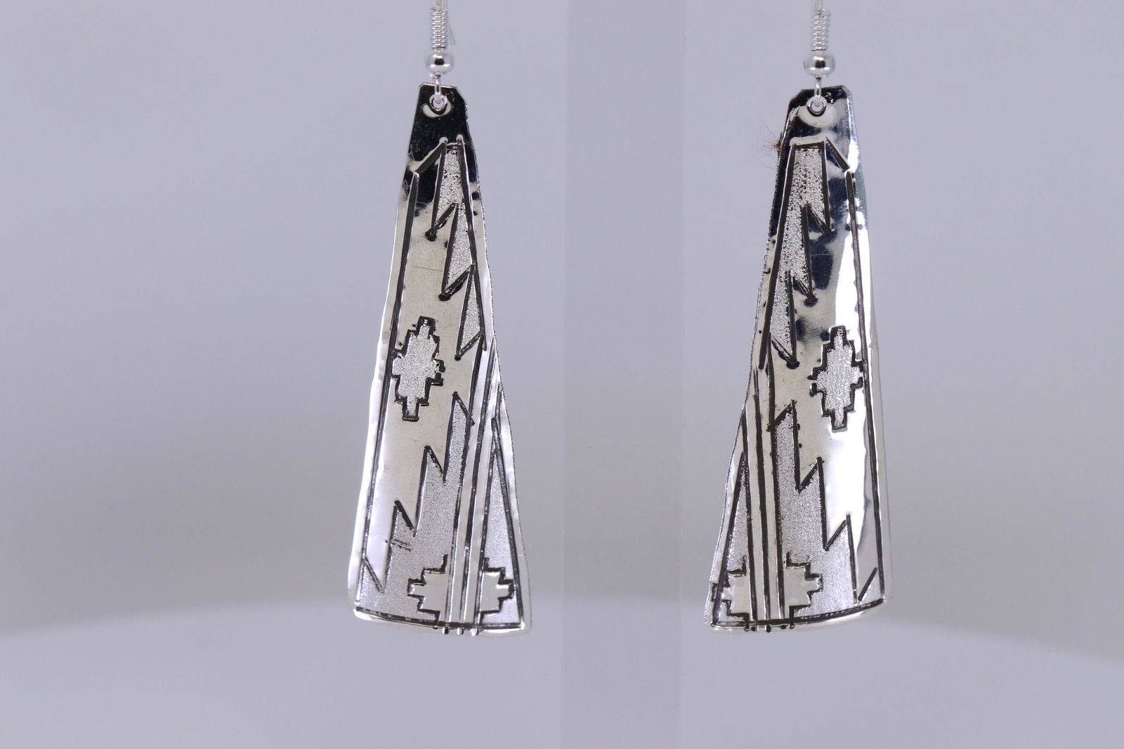 Navajo Leander Tahe Textured Stamp Sterling Silver (1 of 2)