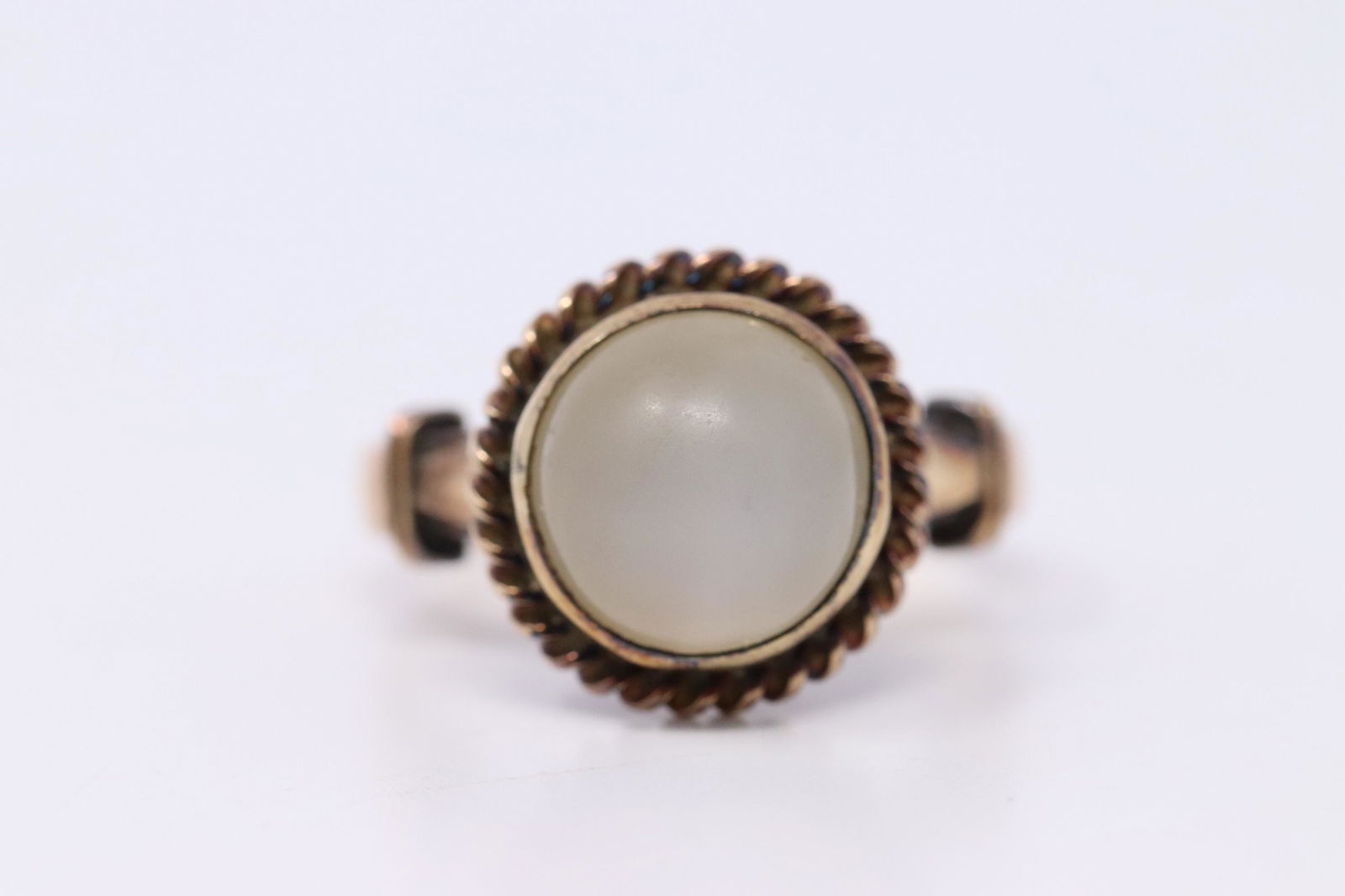 Art Deco or vintage 14K gold moonstone ring: This is a Art deco or vintage 14k ladies moonstone ring size 6. Total weight 5.4 grams.