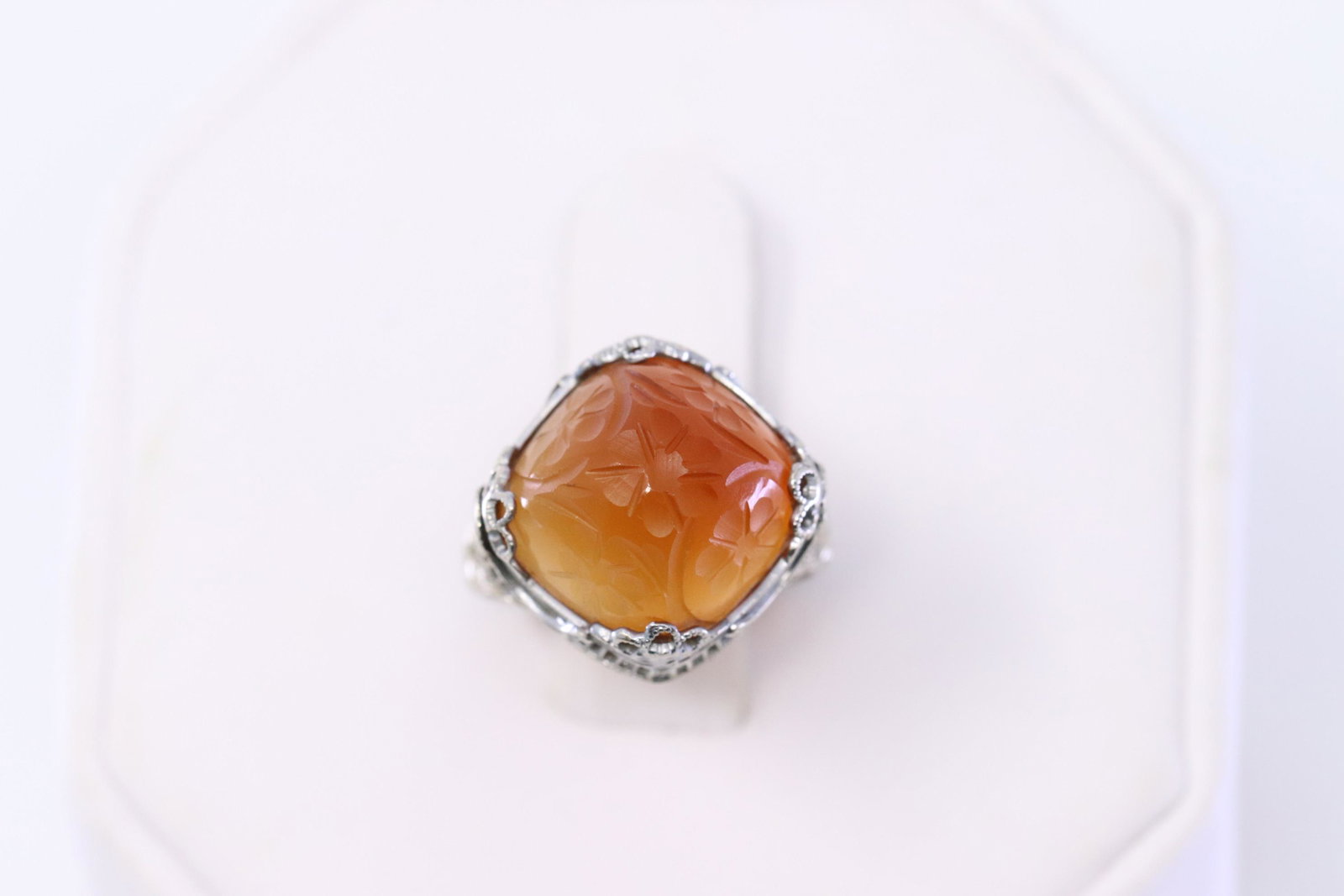 Art Deco 14k Filigree Ring with Carnelian stone.: Art Deco 14k Filigree Ring with Carnelian stone. Size 4. Total weight 4.2 grams.