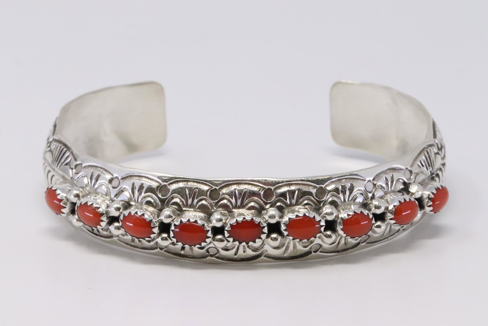 Native American Navajo Handmade Sterling Silver Spiny: This is a Native American Navajo Handmade Sterling Silver Spiny Oyster Bracelet by Grace Silver. REF: A.B